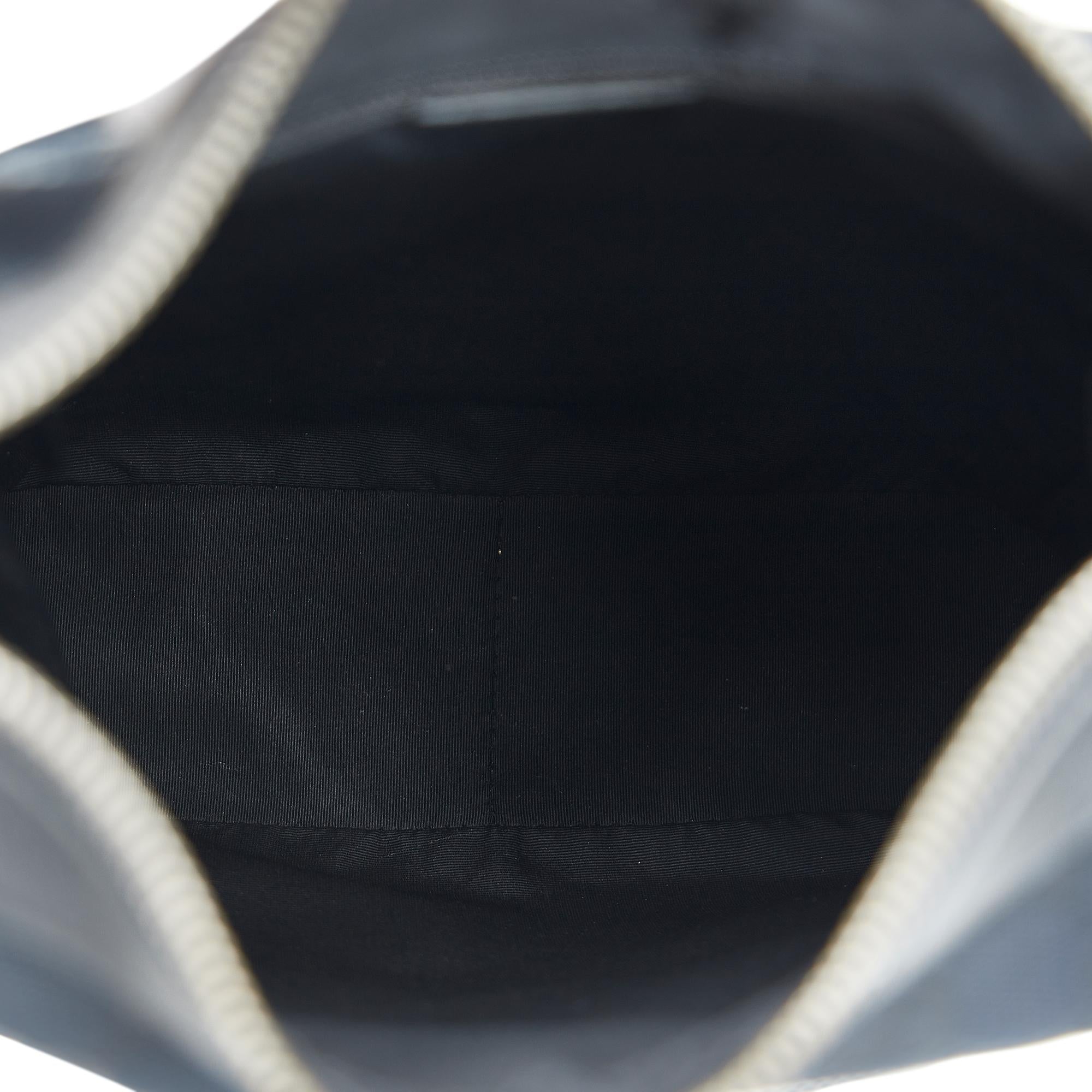 Gucci GG Canvas Shoulder Bag (SHG-gIZABz)