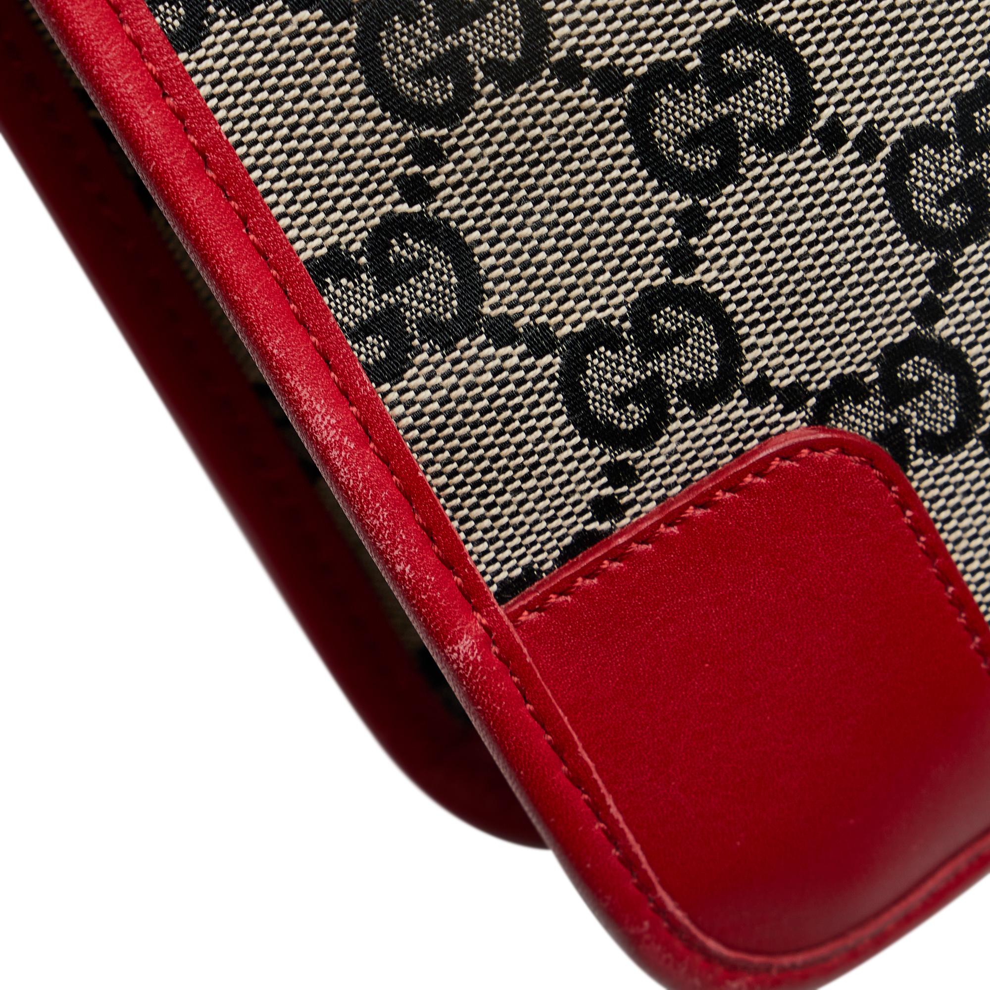 Gucci GG Canvas Shoulder Bag (SHG-FZTgAi)