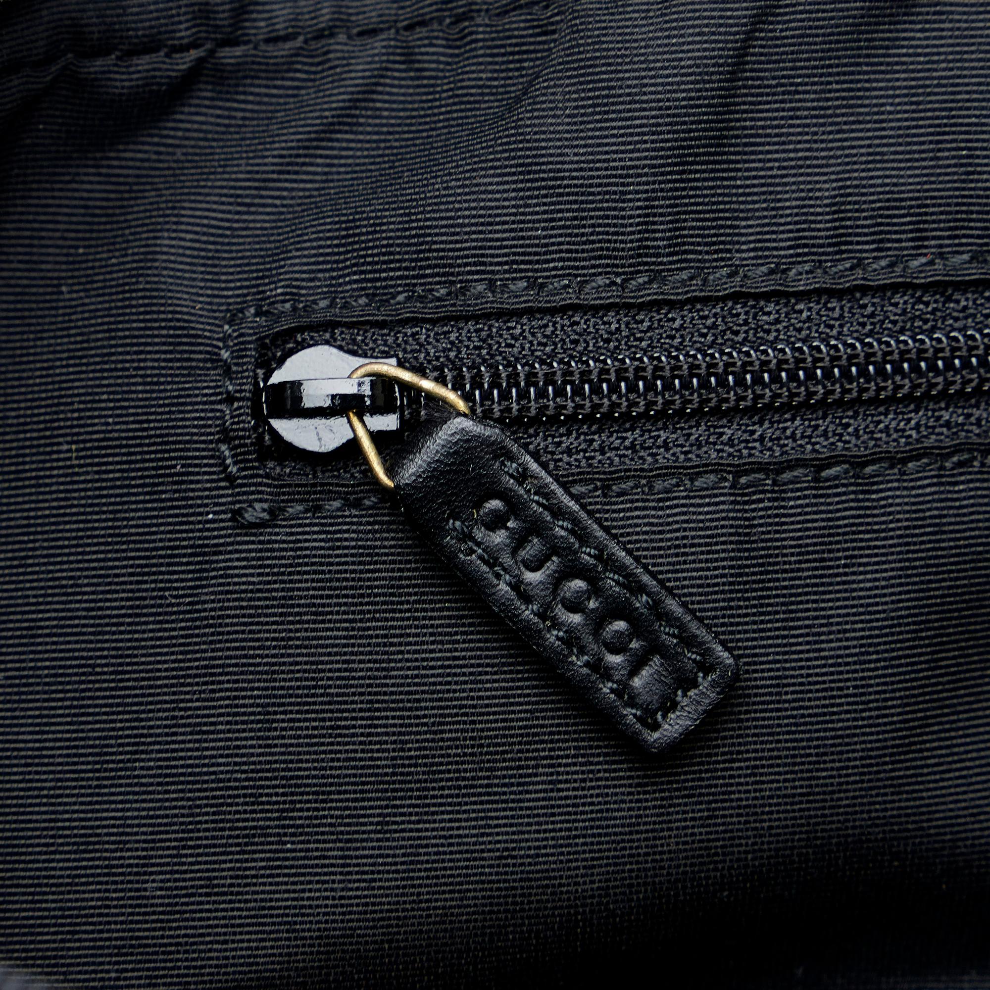 Gucci GG Denim Shoulder Bag (SHG-PBERuM)