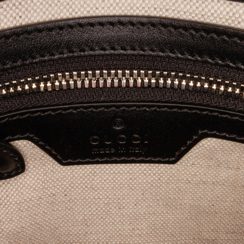 Gucci GG Embossed Crossbody bag (SHG-bS3vYW)