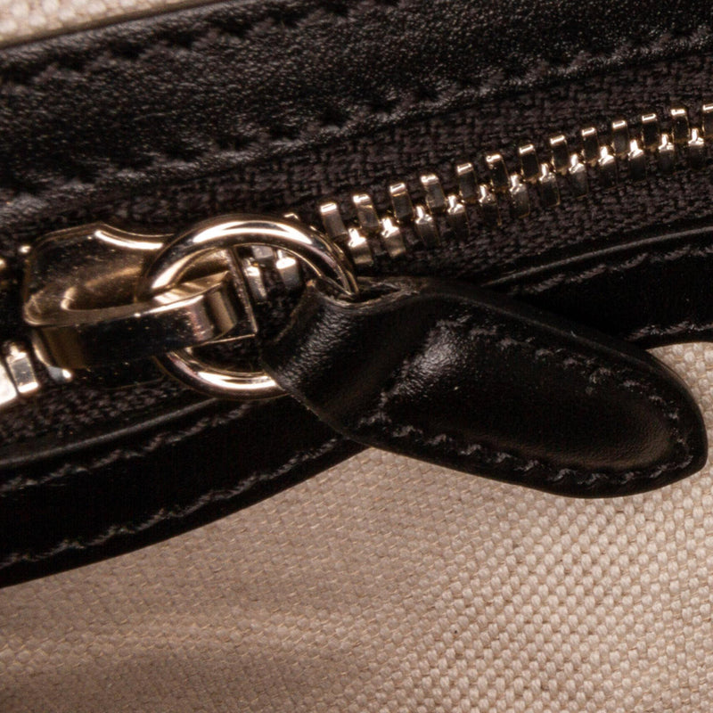 Gucci GG Embossed Crossbody bag (SHG-bS3vYW)