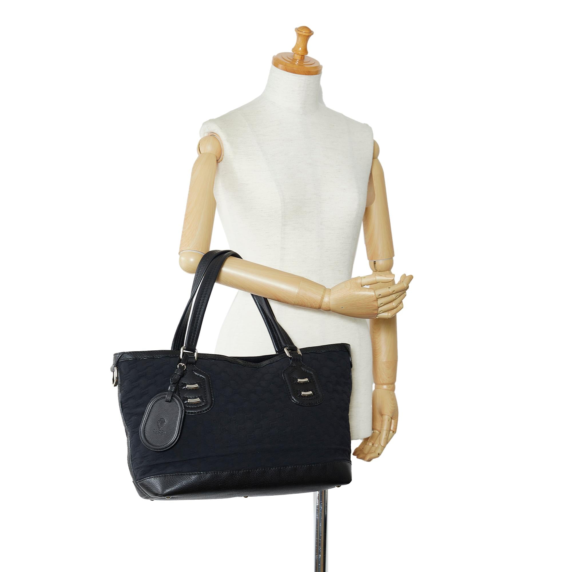 Gucci GG Neoprene Tote (SHG-FjjgTj)