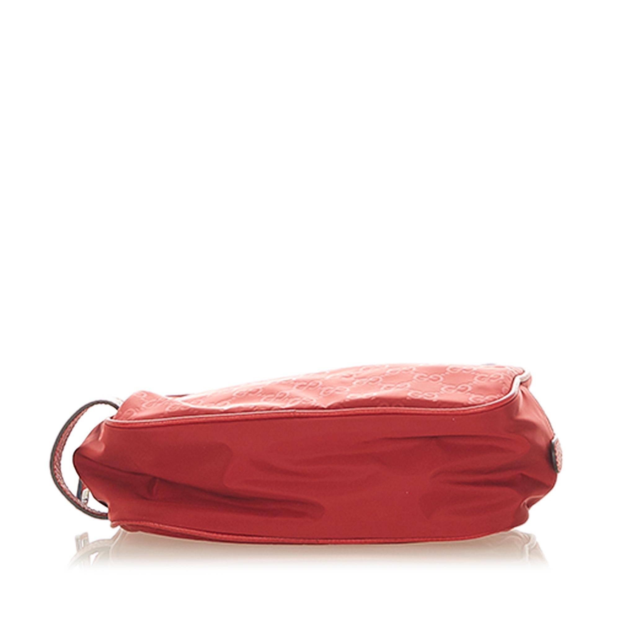 Gucci GG Nylon Pouch (SHG-uT3lxn)