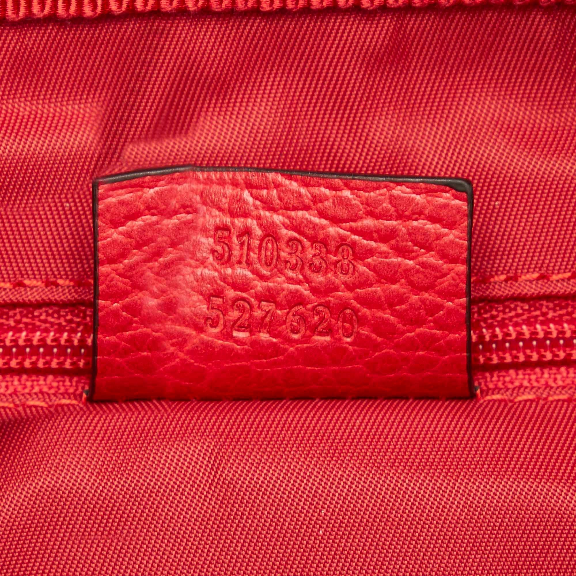 Gucci GG Nylon Pouch (SHG-uT3lxn)