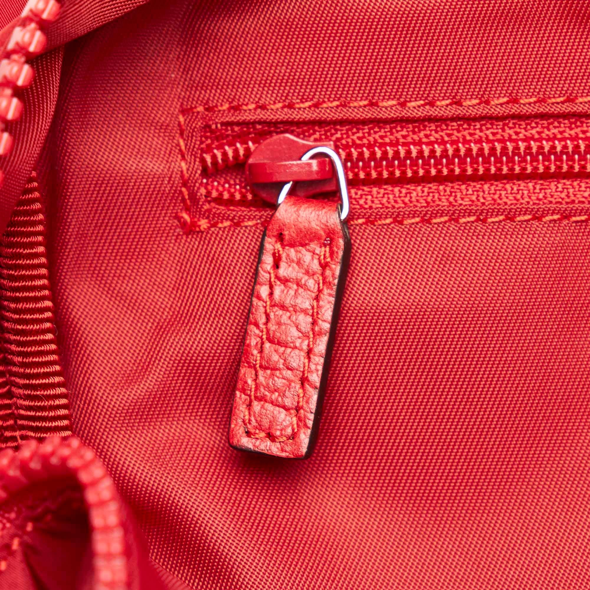 Gucci GG Nylon Pouch (SHG-uT3lxn)