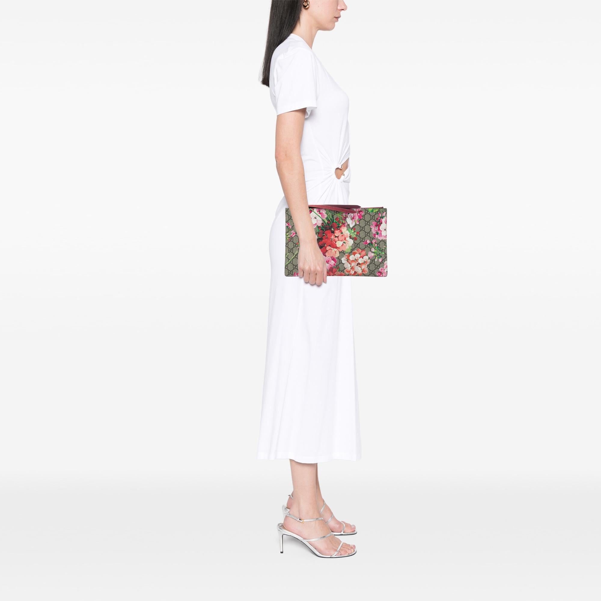 Gucci GG Supreme Blooms Clutch