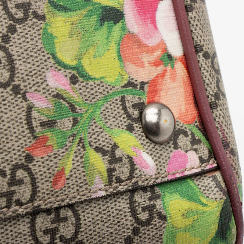 Gucci GG Supreme Monogram Blooms Large Zip Pouch