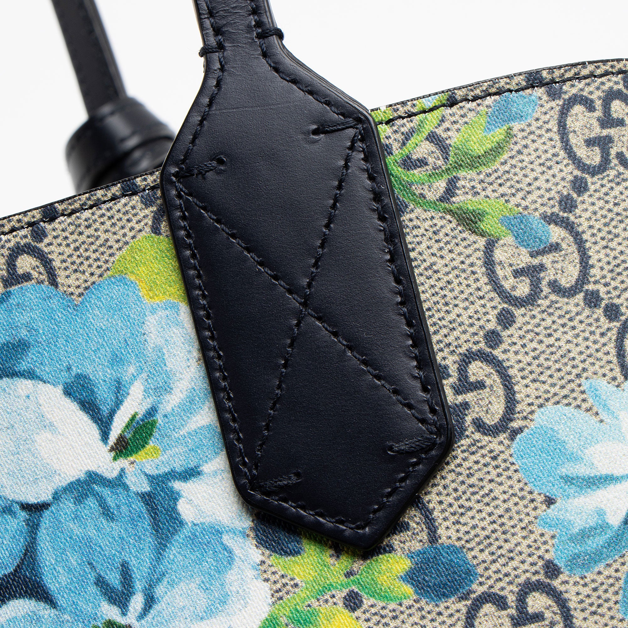 Gucci GG Supreme Blooms Reversible Small Tote (SHF-OhRyKY)