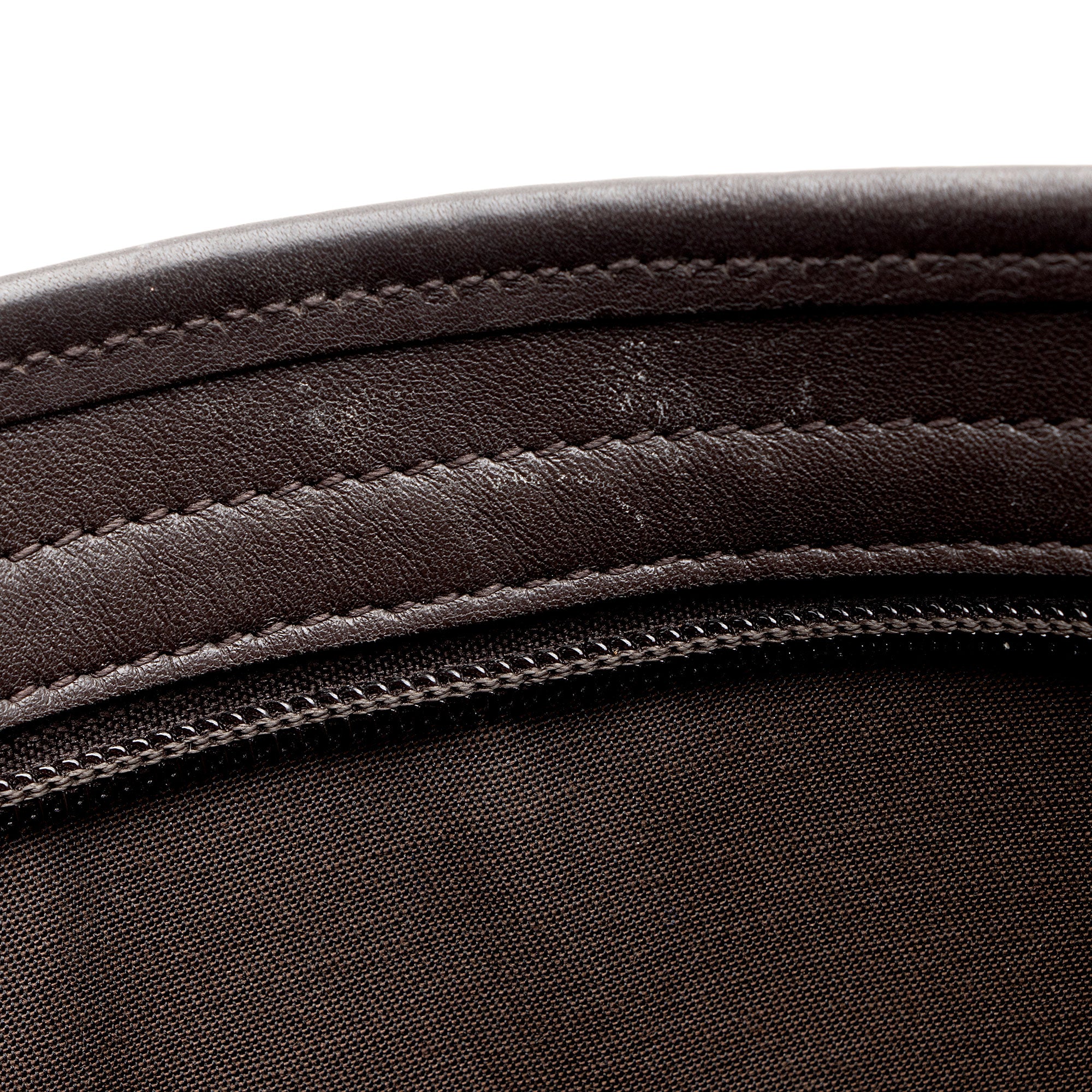 Gucci GG Supreme Classic Flat Medium Messenger Bag (SHF-z1jpvQ)