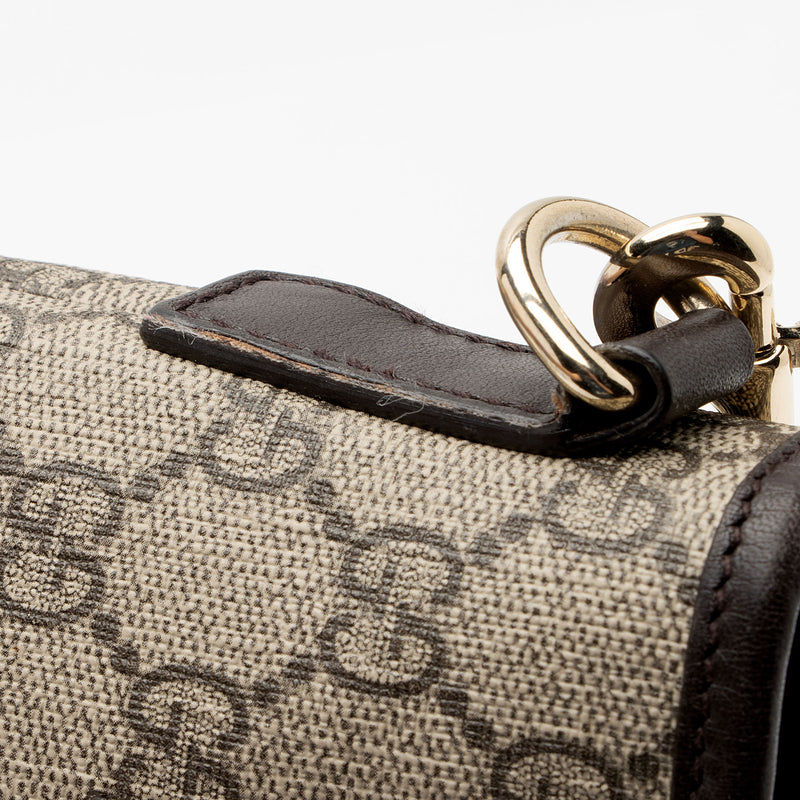 Gucci GG Supreme Classic Flat Medium Messenger Bag (SHF-z1jpvQ)