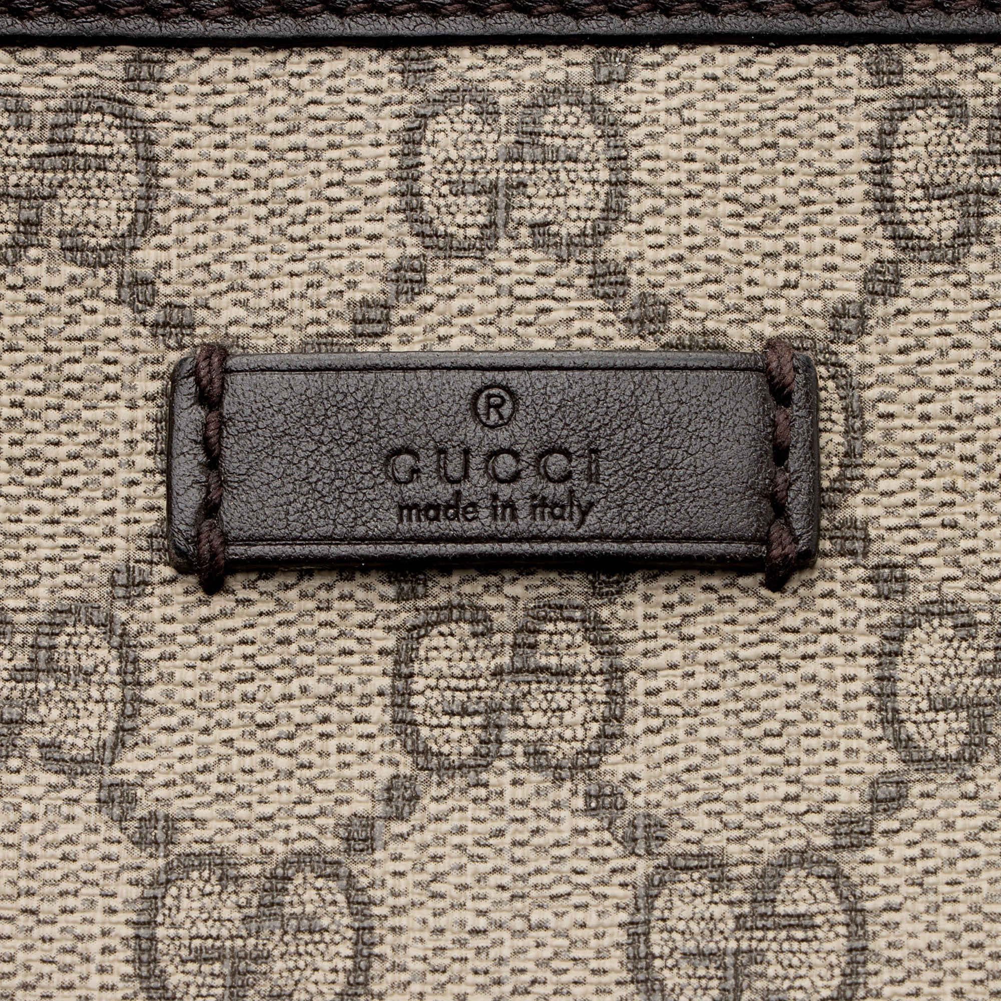 Gucci GG Supreme Classic Flat Medium Messenger Bag (SHF-z1jpvQ)