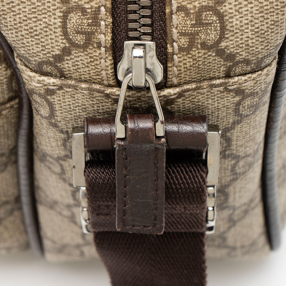 Gucci GG Supreme Classic Small Camera Bag