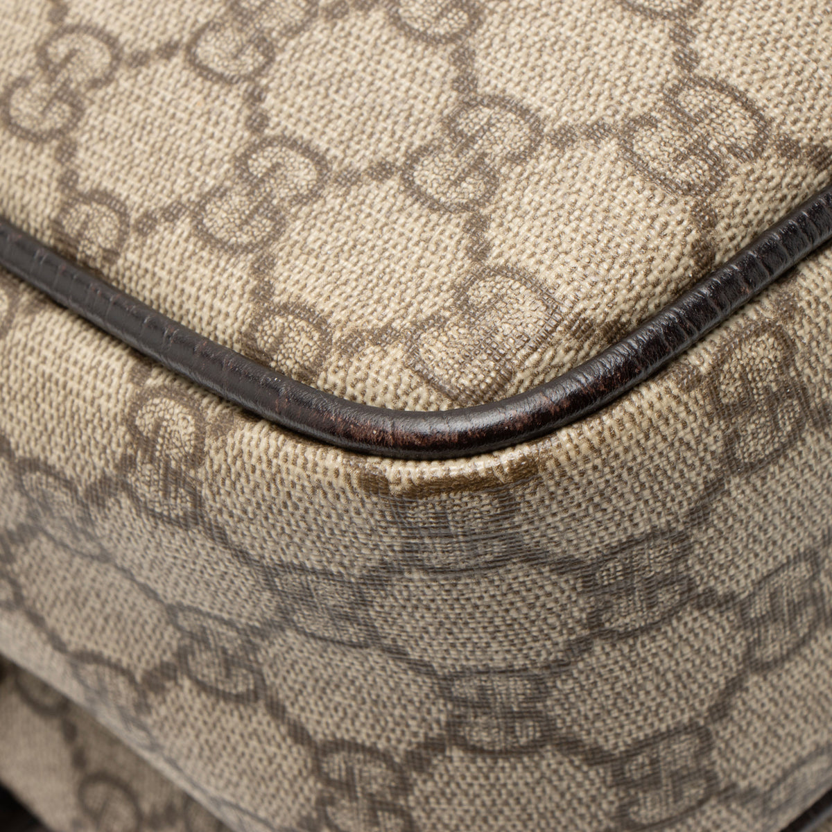 Gucci GG Supreme Classic Small Camera Bag