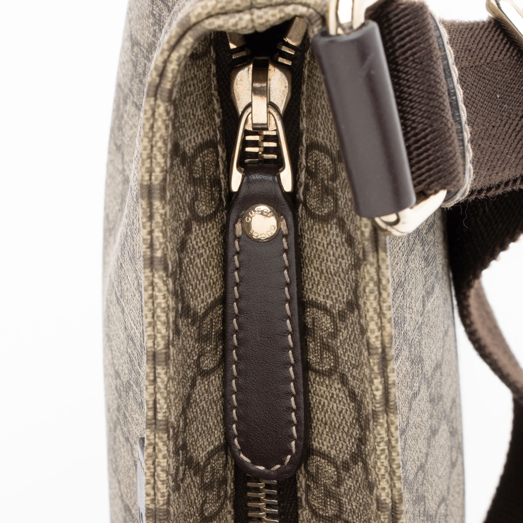 Gucci GG Supreme Classic Small Messenger