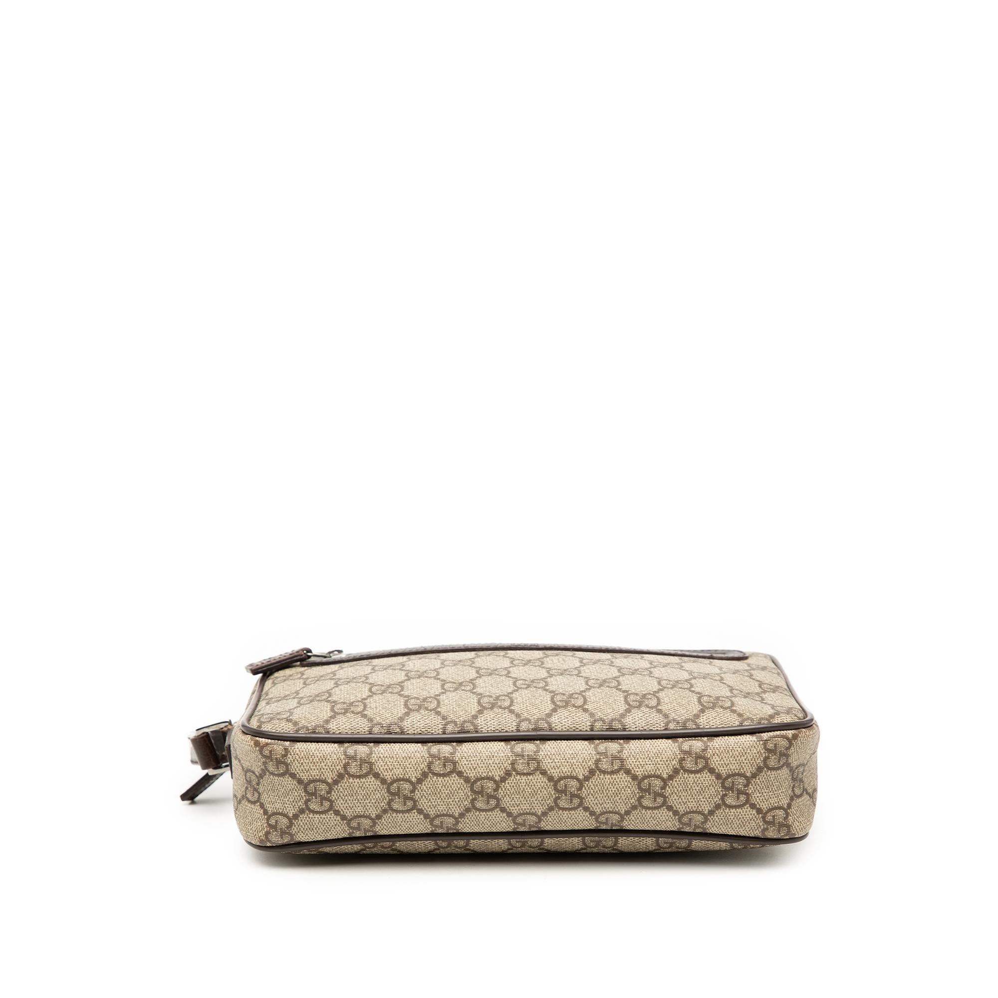 Gucci GG Supreme Clutch