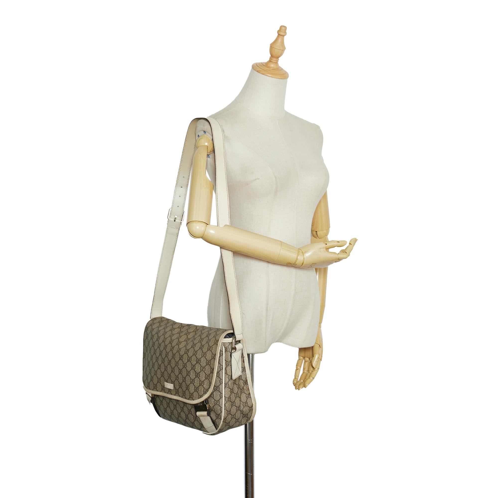 Gucci GG Supreme Crossbody Bag (SHG-5GchCX)