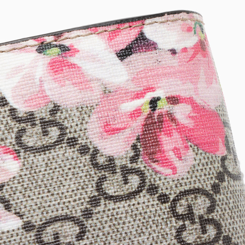 Gucci gg blooms card case hotsell