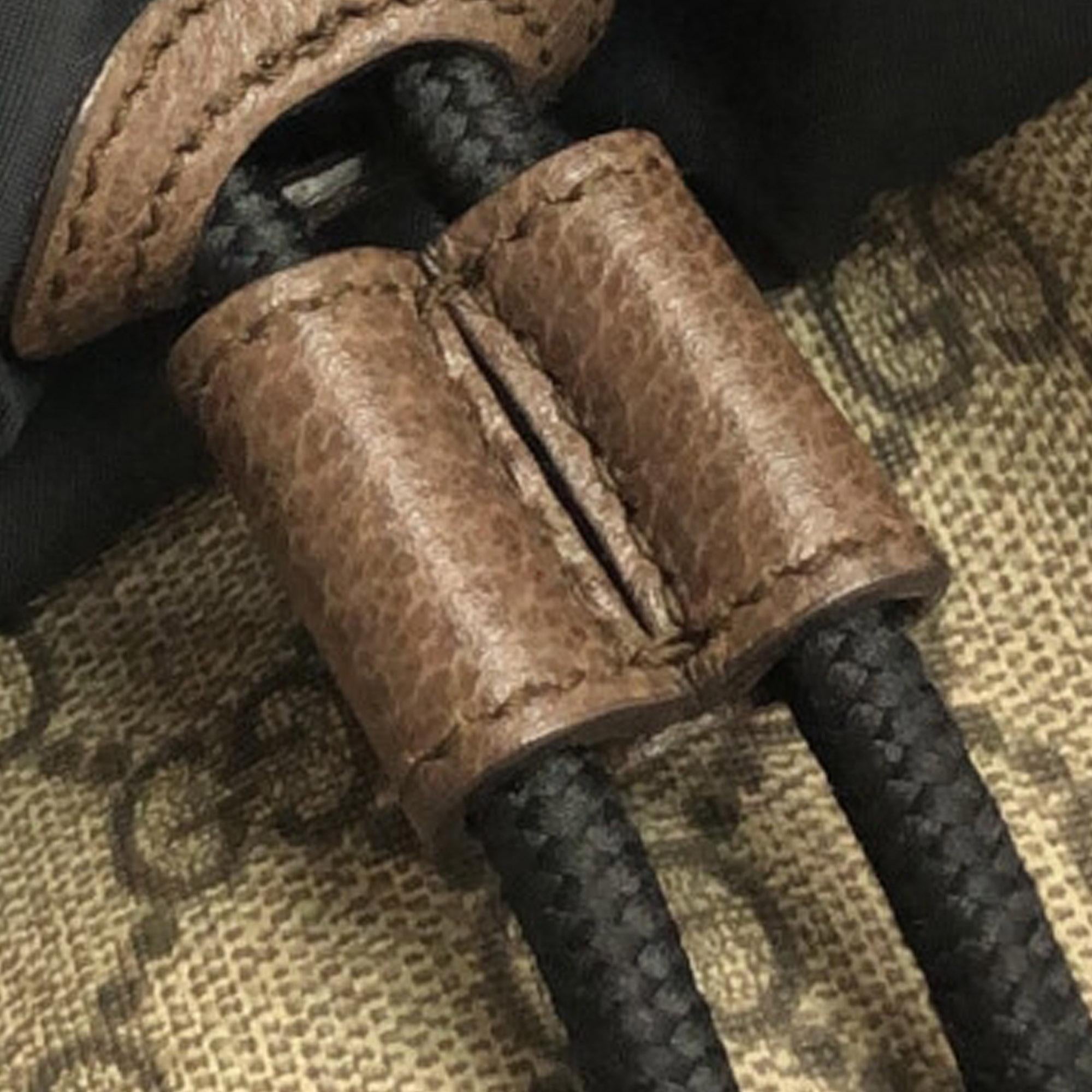 Gucci GG Supreme Donald Duck Soft Backpack (SHG-5R4mC7)