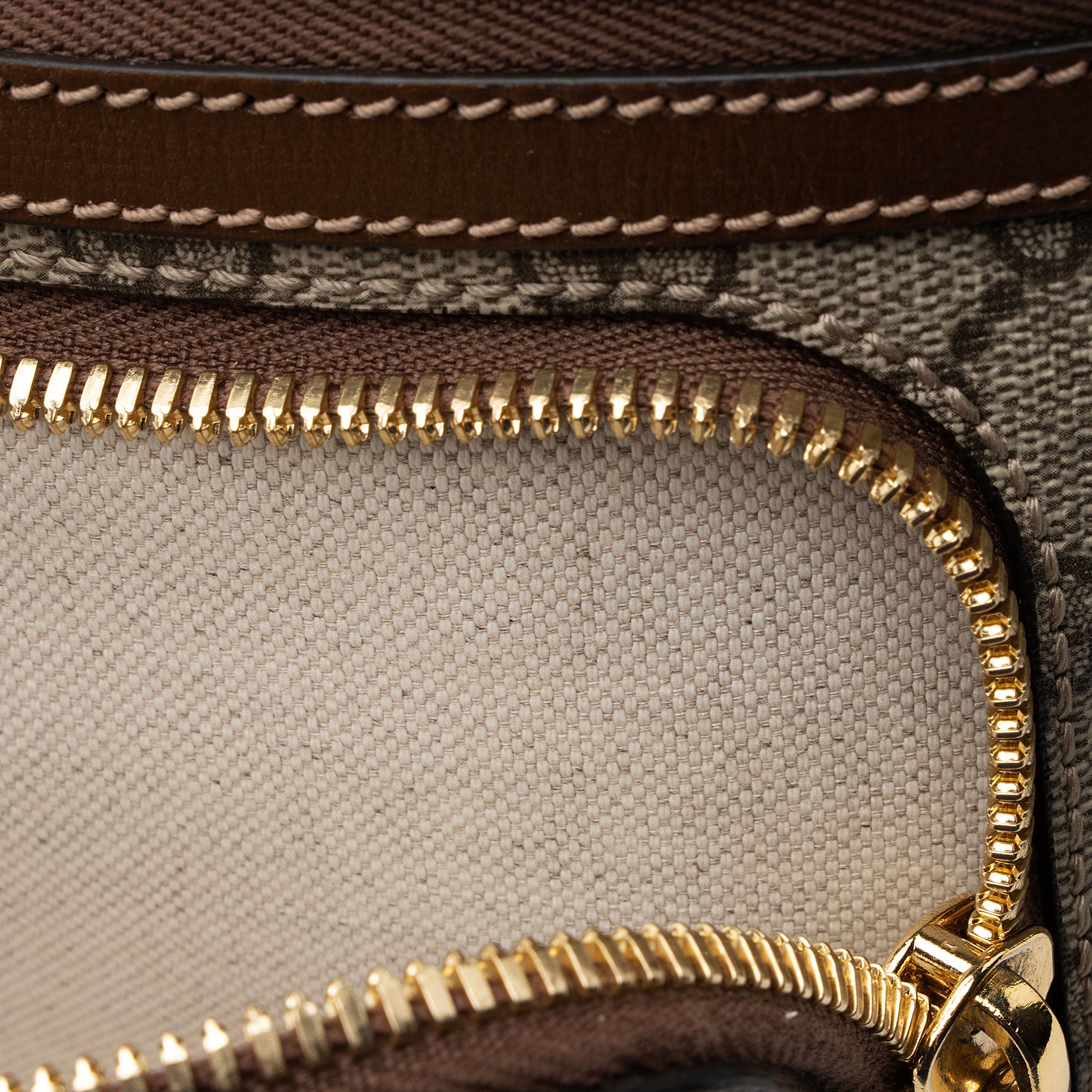 Gucci GG Supreme Interlocking G Belt Bag (SHF-FwWyIi)