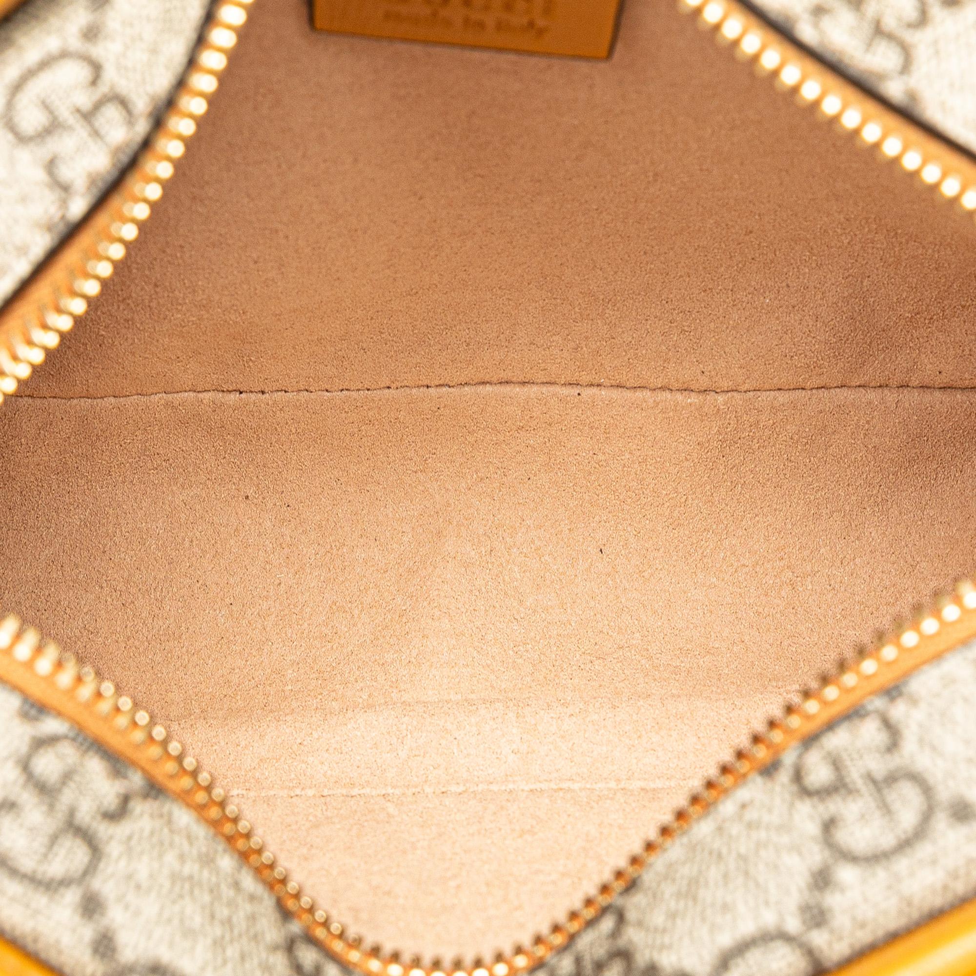 Gucci GG Supreme Interlocking G Clutch (SHG-YuBKLo)