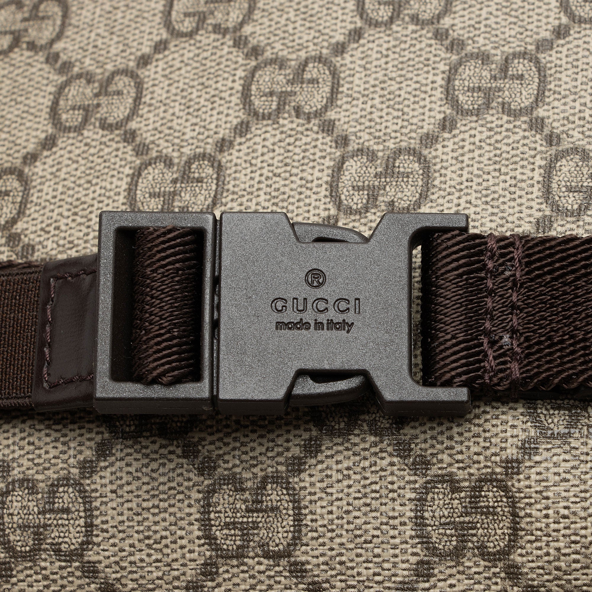 Gucci GG Supreme Interlocking G Medium Backpack (SHF-945UAF)