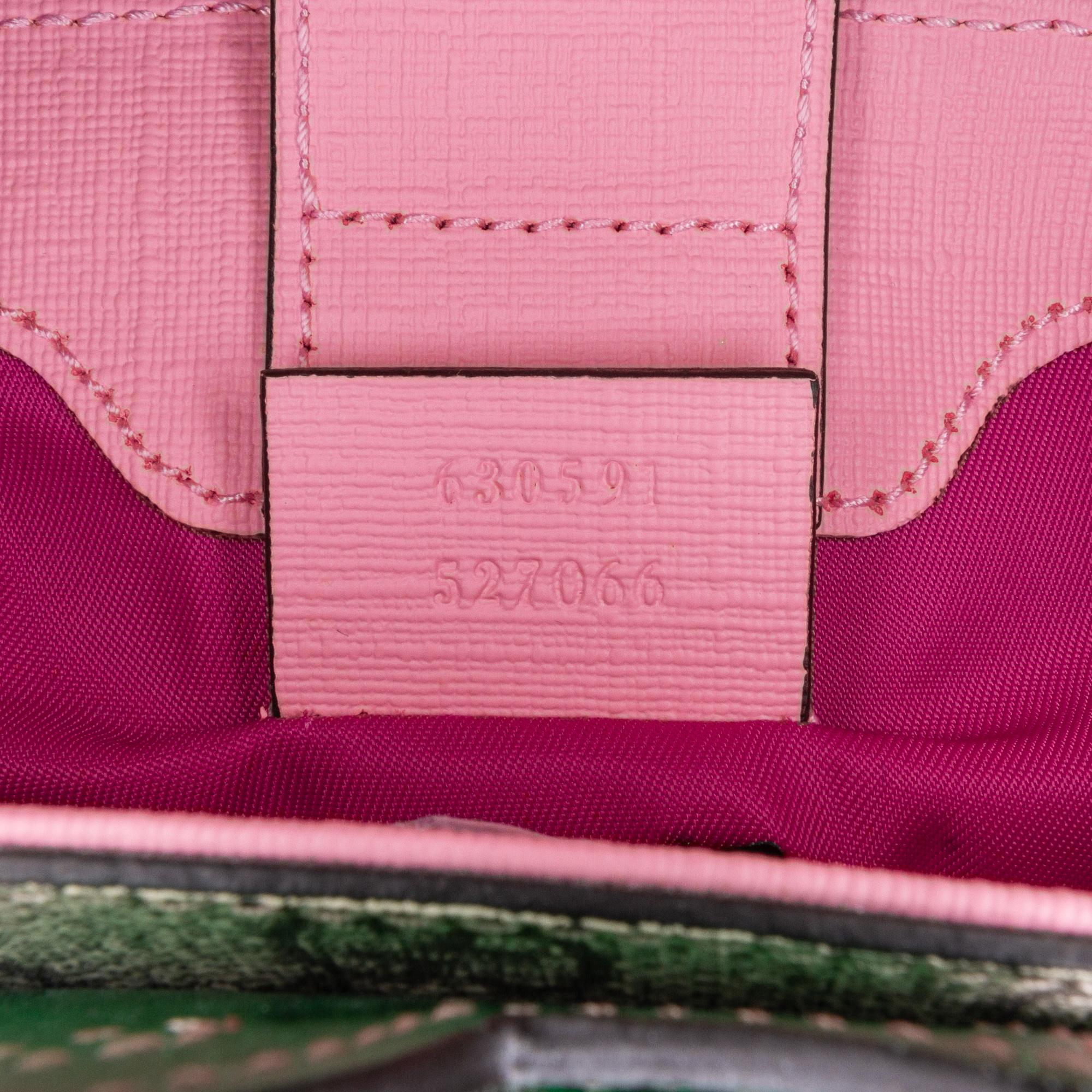 Gucci GG Supreme Kids Strawberry Bucket Bag (SHG-TqqNA8)