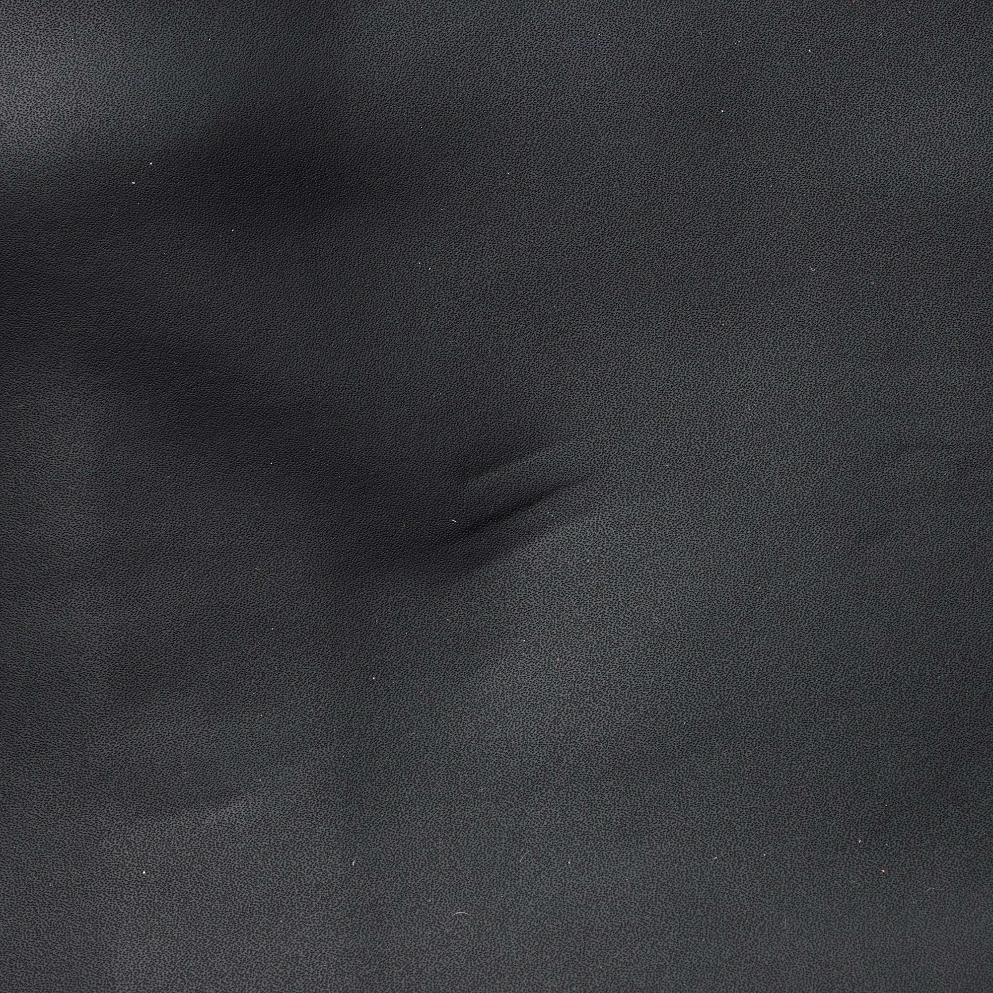 Gucci GG Supreme Medium Flap Backpack (SHF-FgH5FO)