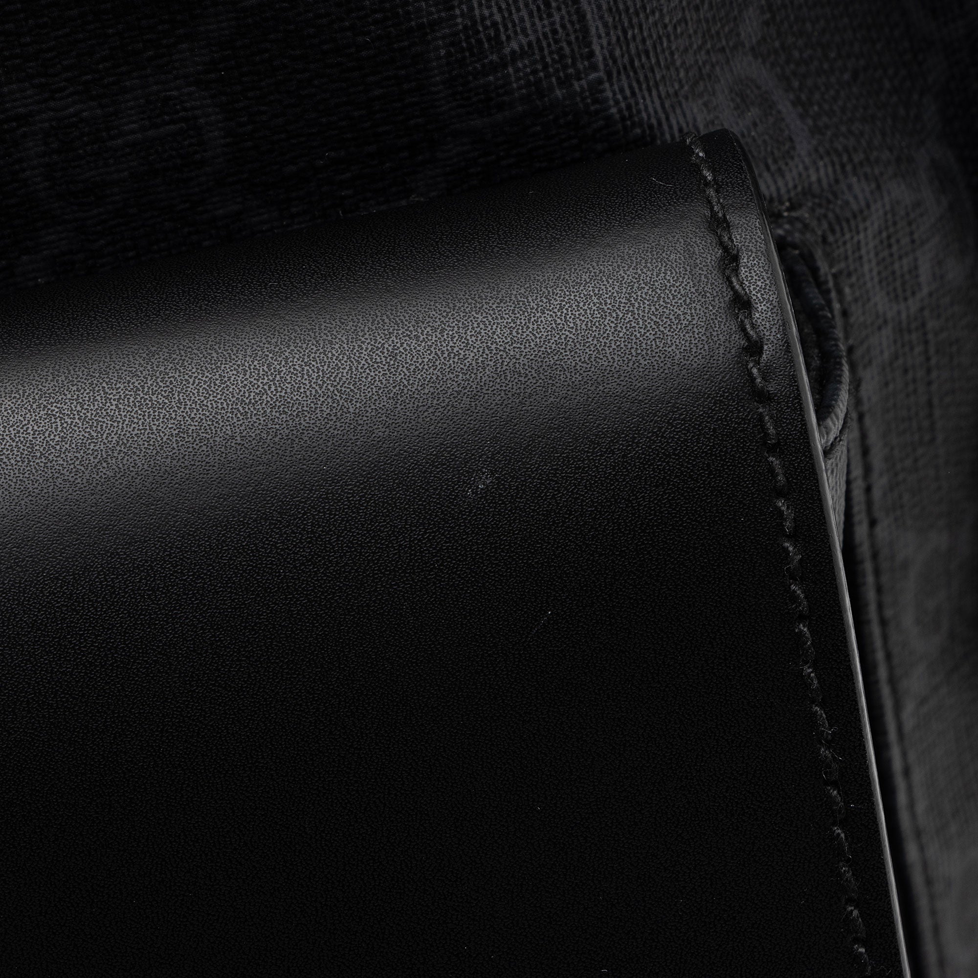 Gucci GG Supreme Medium Flap Backpack (SHF-FgH5FO)