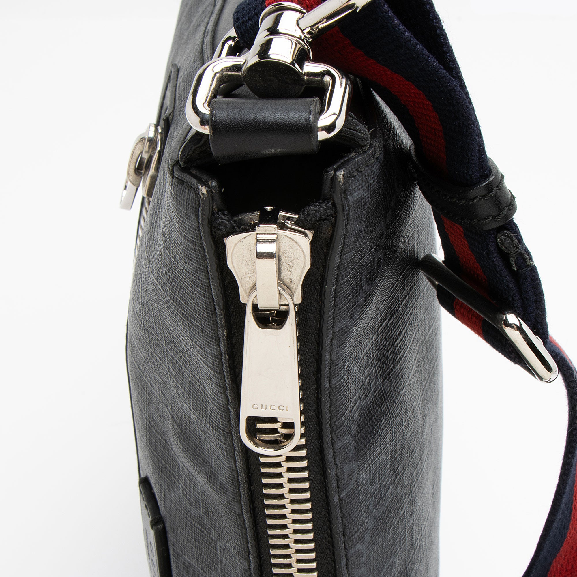 Gucci GG Supreme Medium Messenger
