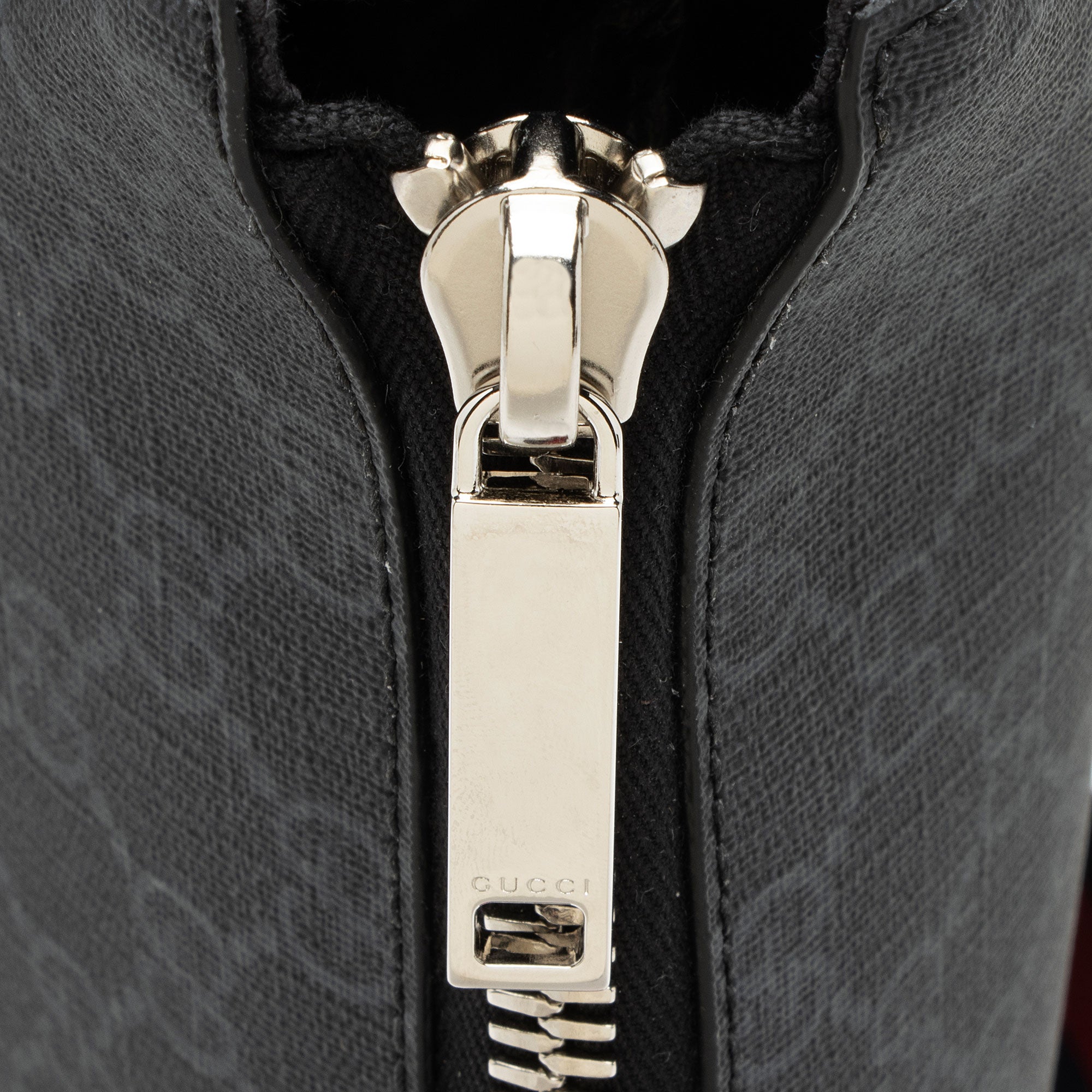 Gucci GG Supreme Flat Medium Messenger