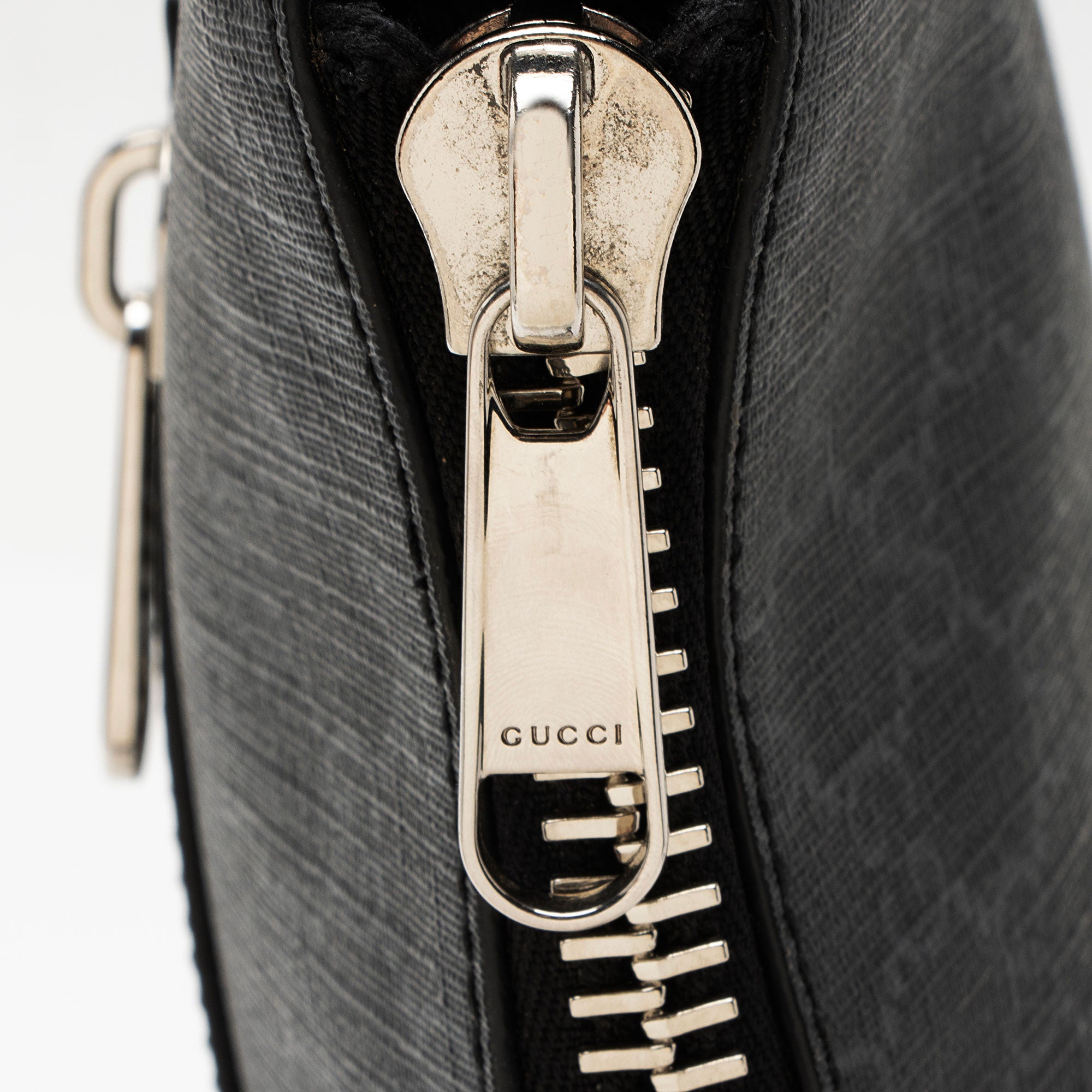 Gucci GG Supreme Medium Messenger