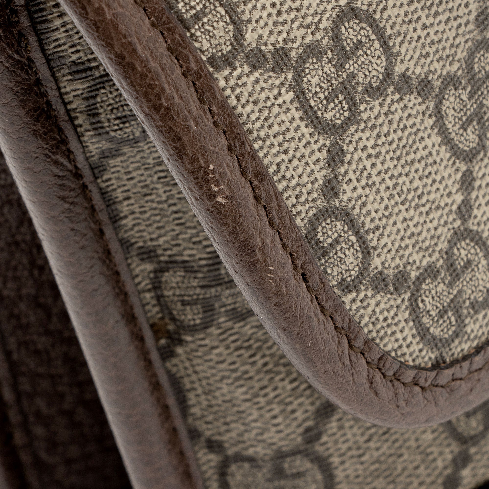 Gucci GG Supreme Neo Vintage Small Messenger Bag (SHF-7H5rBM)