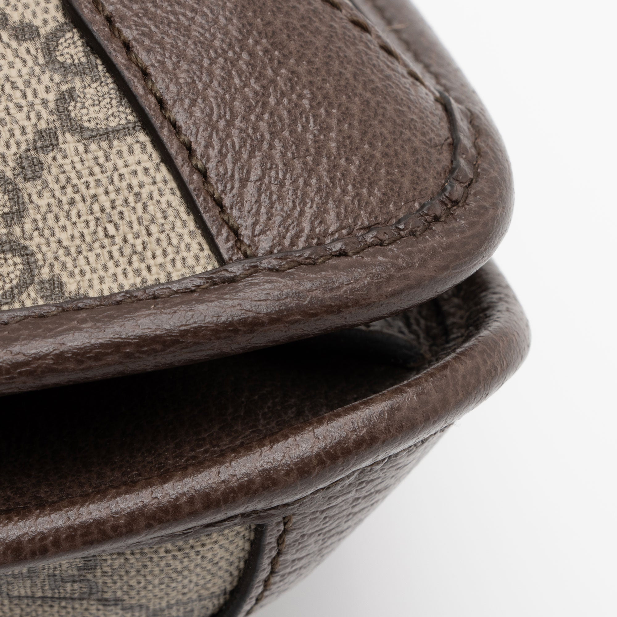 Gucci GG Supreme Neo Vintage Small Messenger Bag (SHF-DBNvzl)