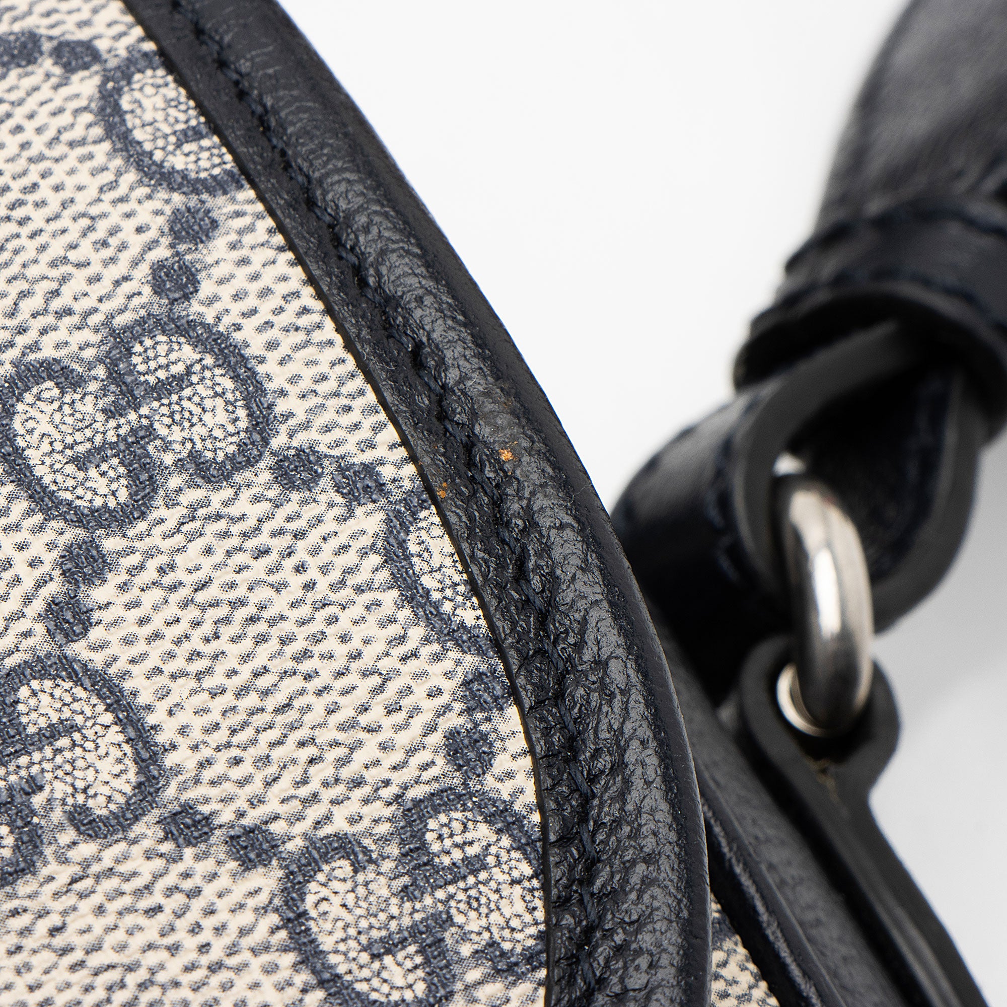 Gucci GG Supreme Ophidia Studded Web Flap Small Messenger (SHF-ken4qy)