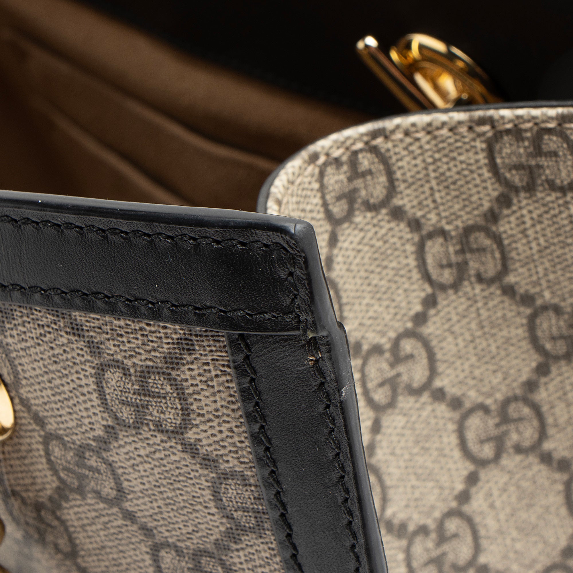 Gucci GG Supreme Padlock Chain Medium Shoulder Bag (SHF-aTdUTN)