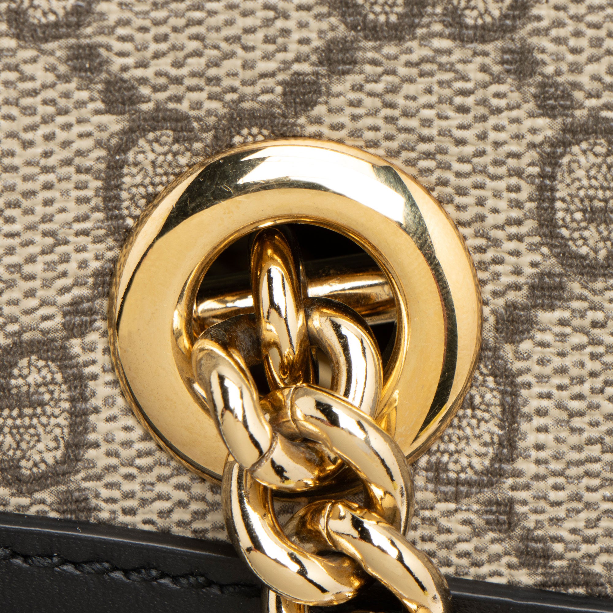 Gucci GG Supreme Padlock Chain Medium Shoulder Bag (SHF-aTdUTN)