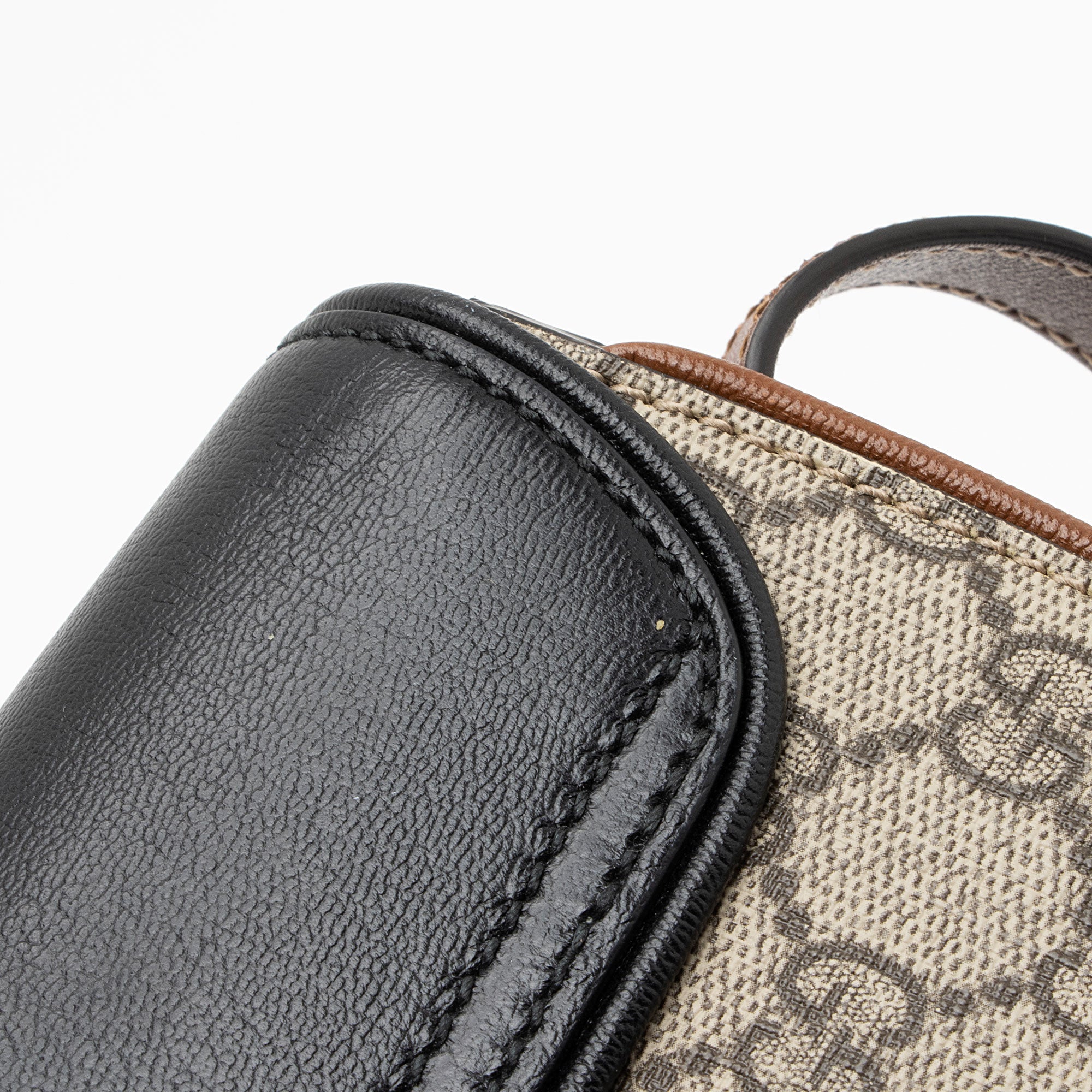 ル*フ様 GUCCI ボディーバック グッチ GGスプリーム ボディバッグ 450946｜郡山のまじめな買取専門店
