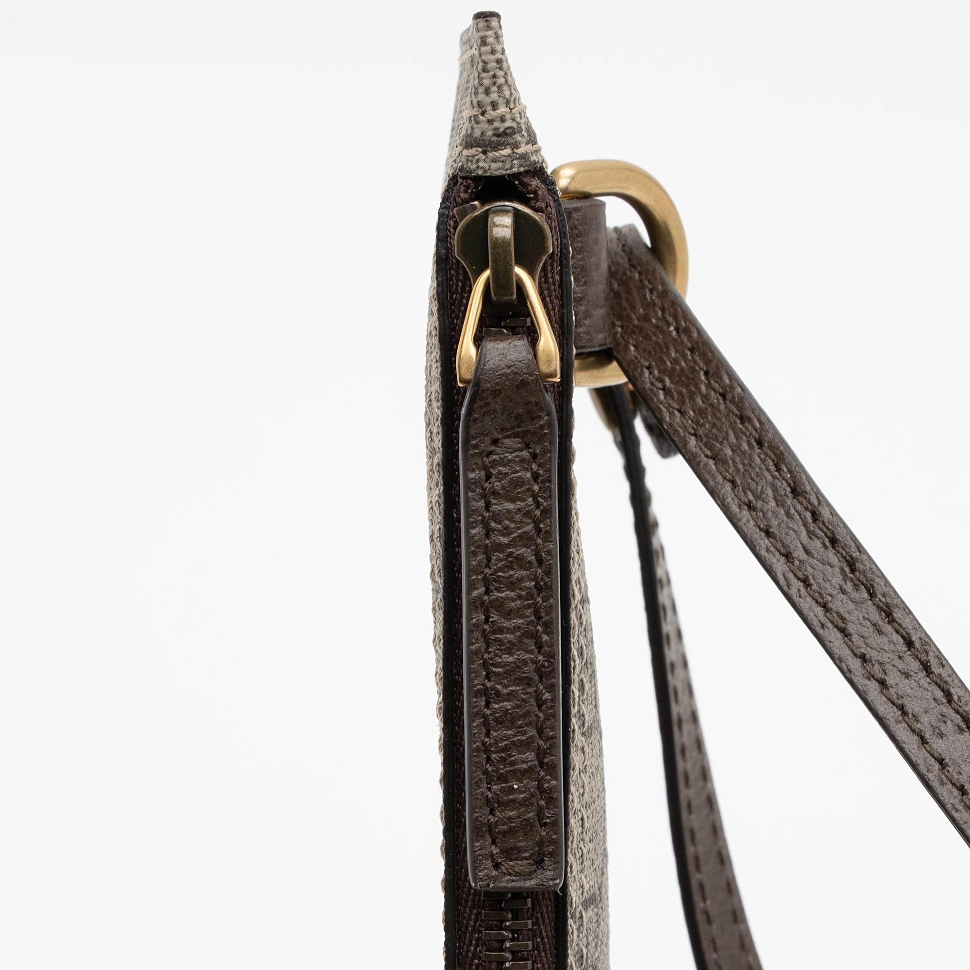 Gucci GG Supreme Pochette (SHF-dYhXFI)