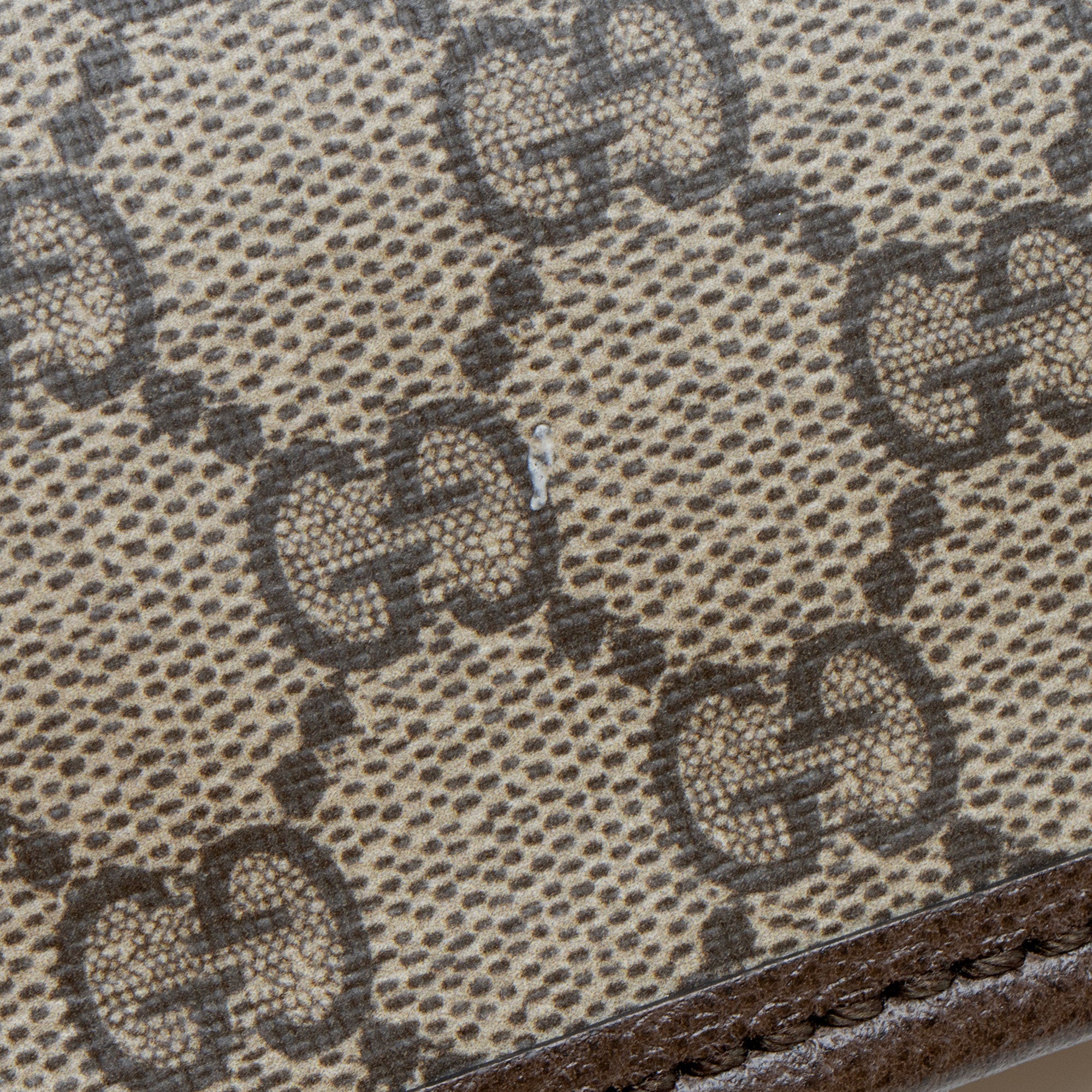 Gucci GG Supreme Pochette (SHF-M9Qnnk)