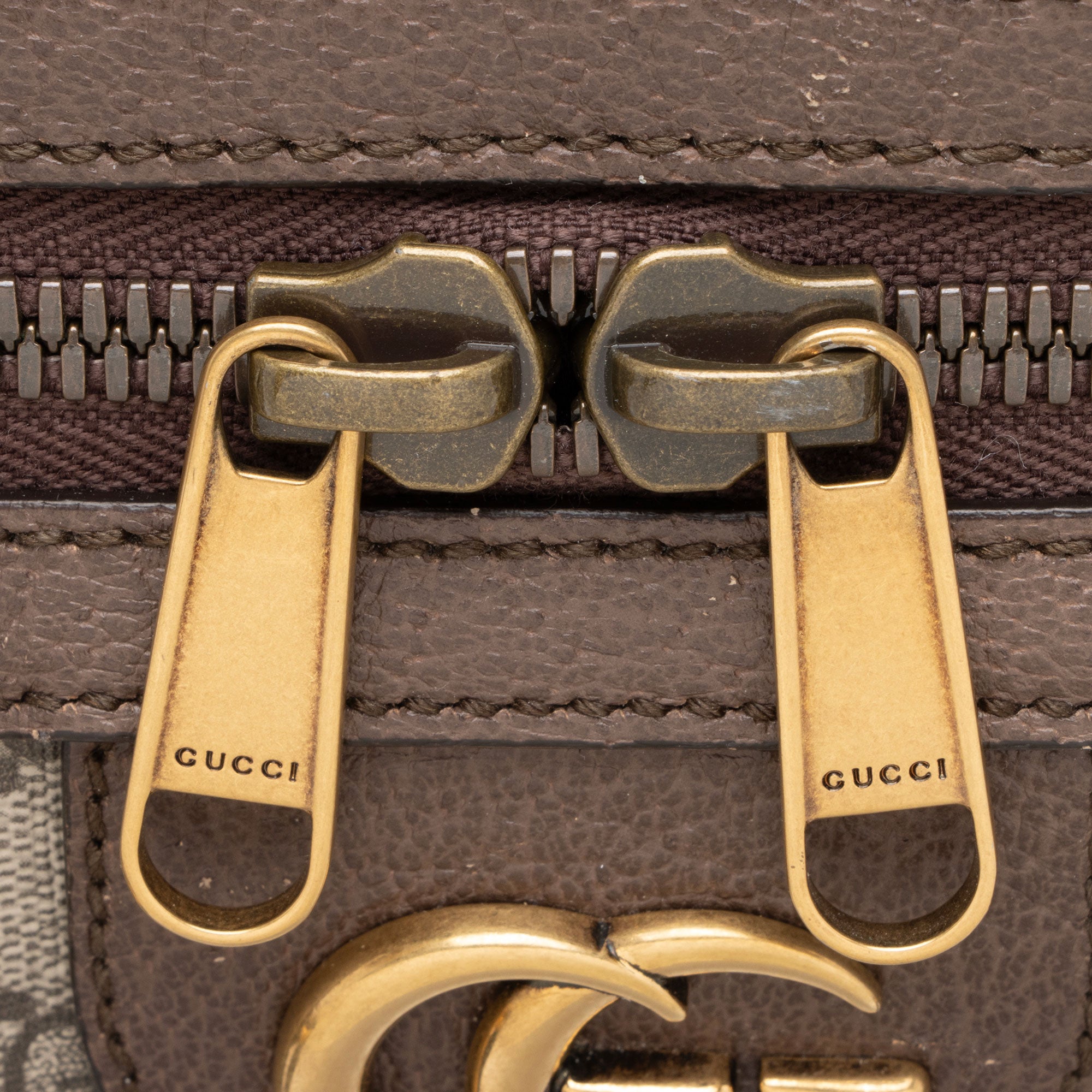 Gucci GG Supreme Savoy Medium Duffle