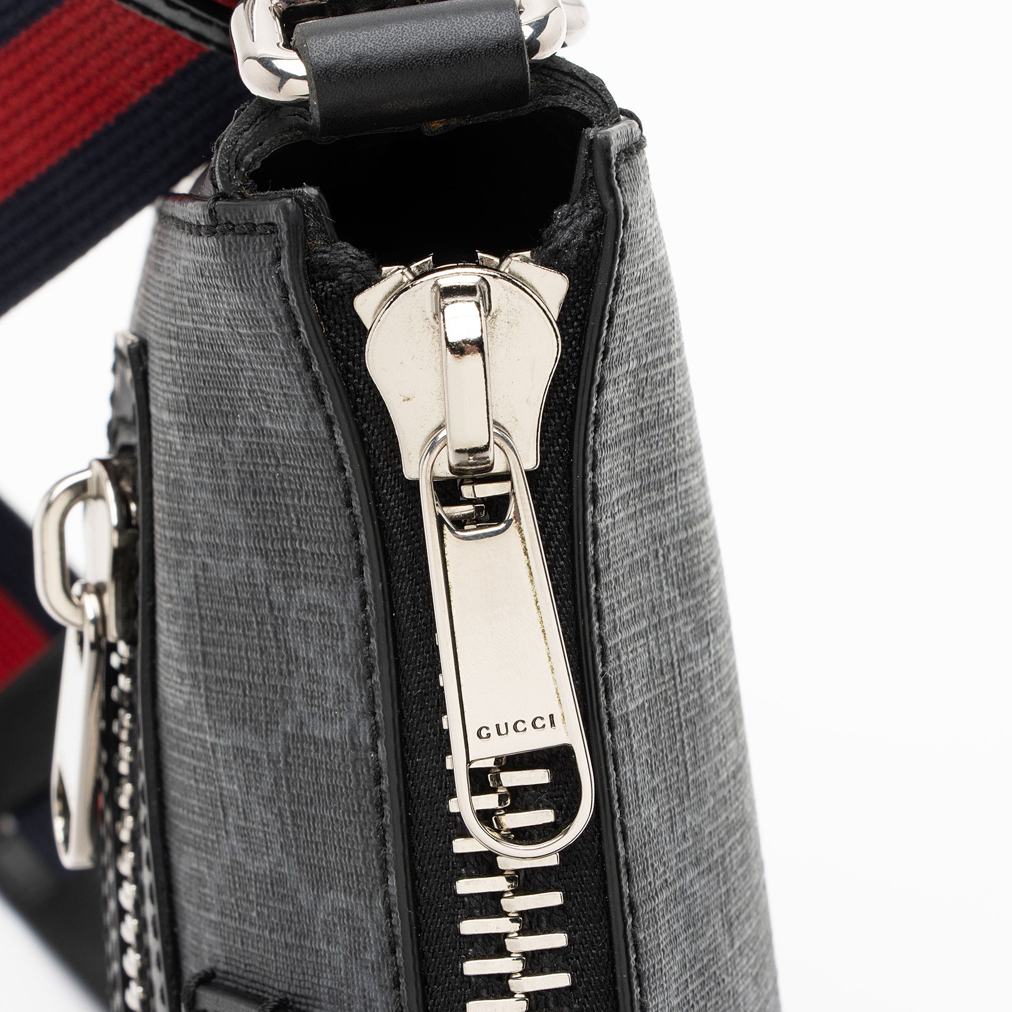 Gucci GG Supreme Small Messenger