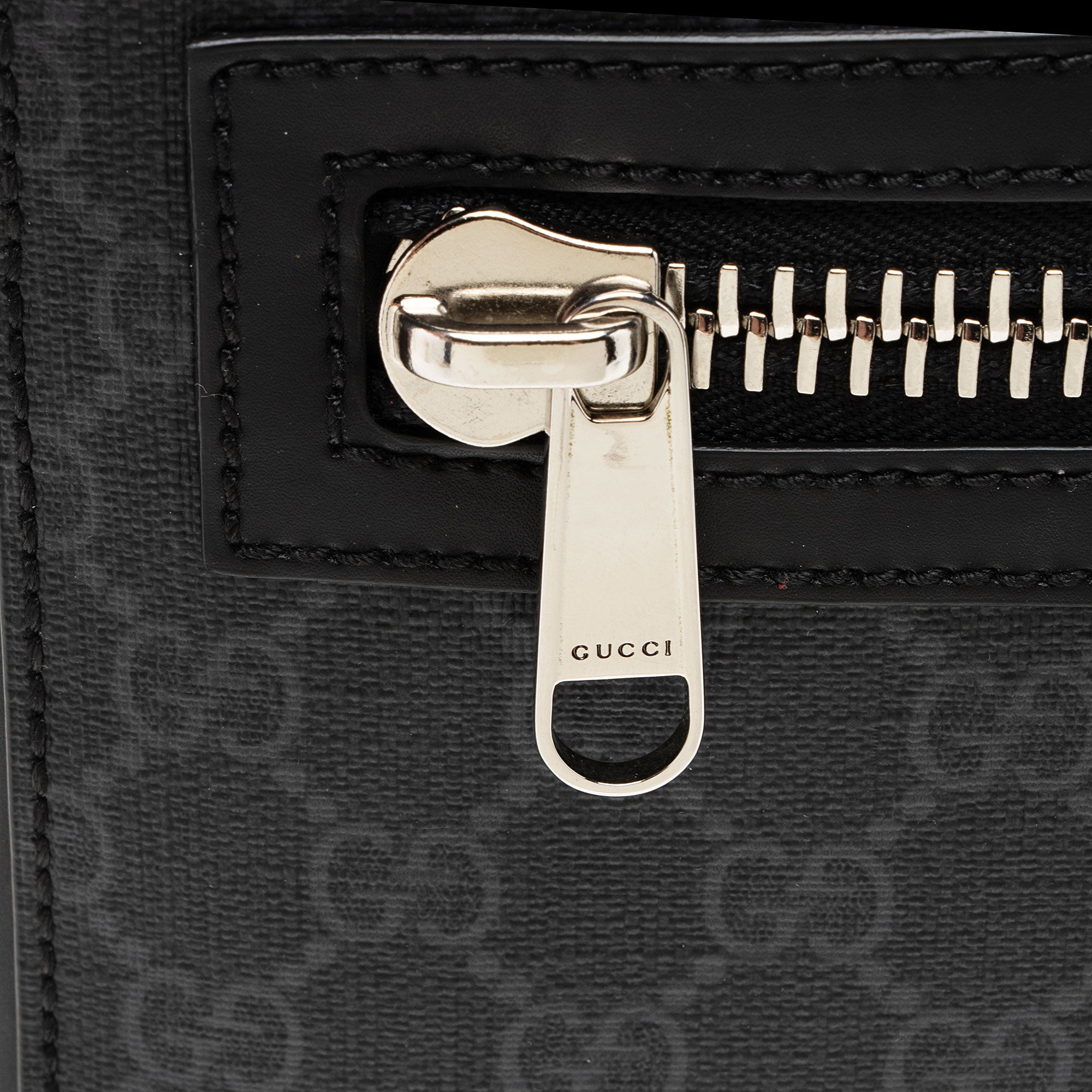 Gucci GG Supreme Small Messenger