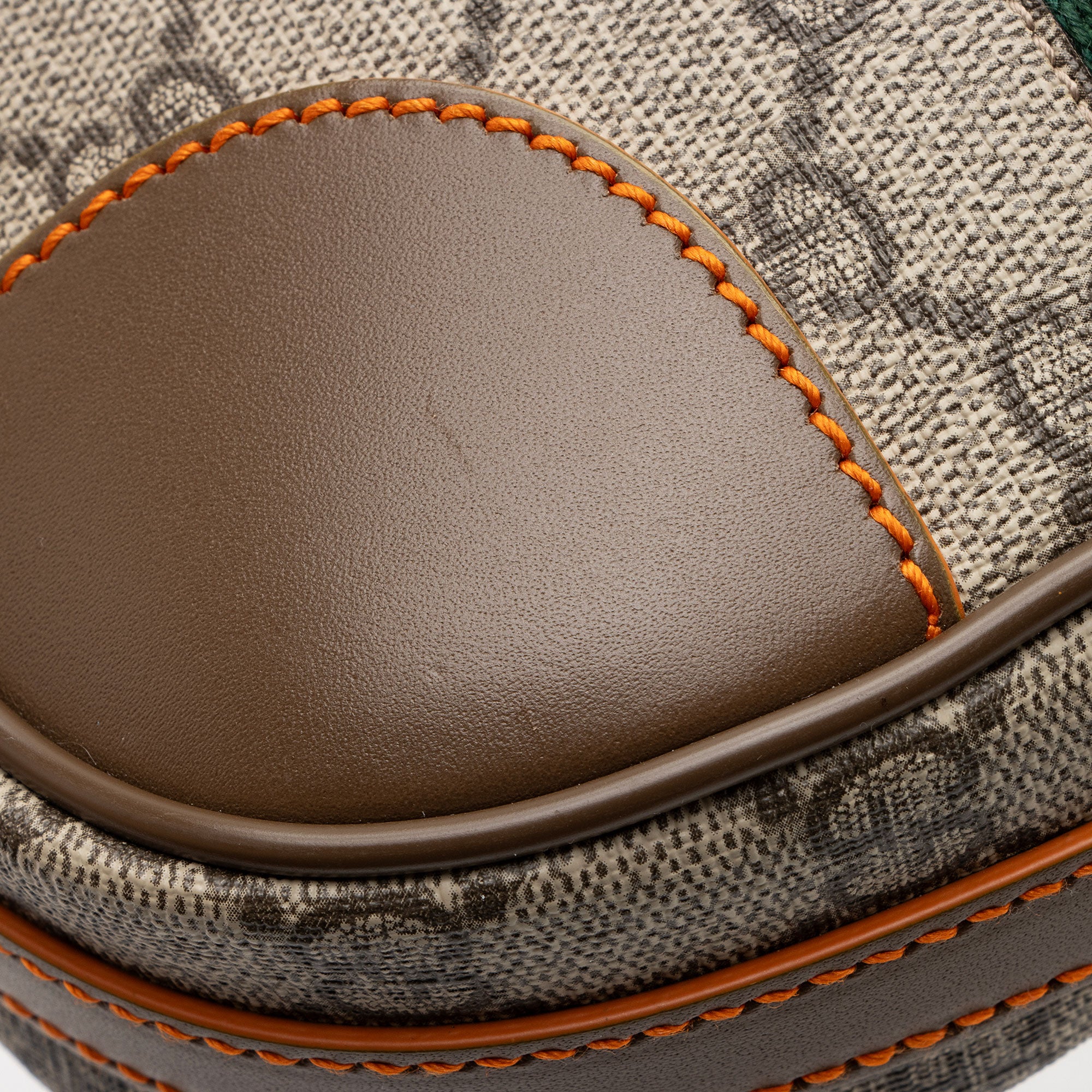 Gucci GG Supreme Small Shoulder Bag (SHF-sH5tRt)