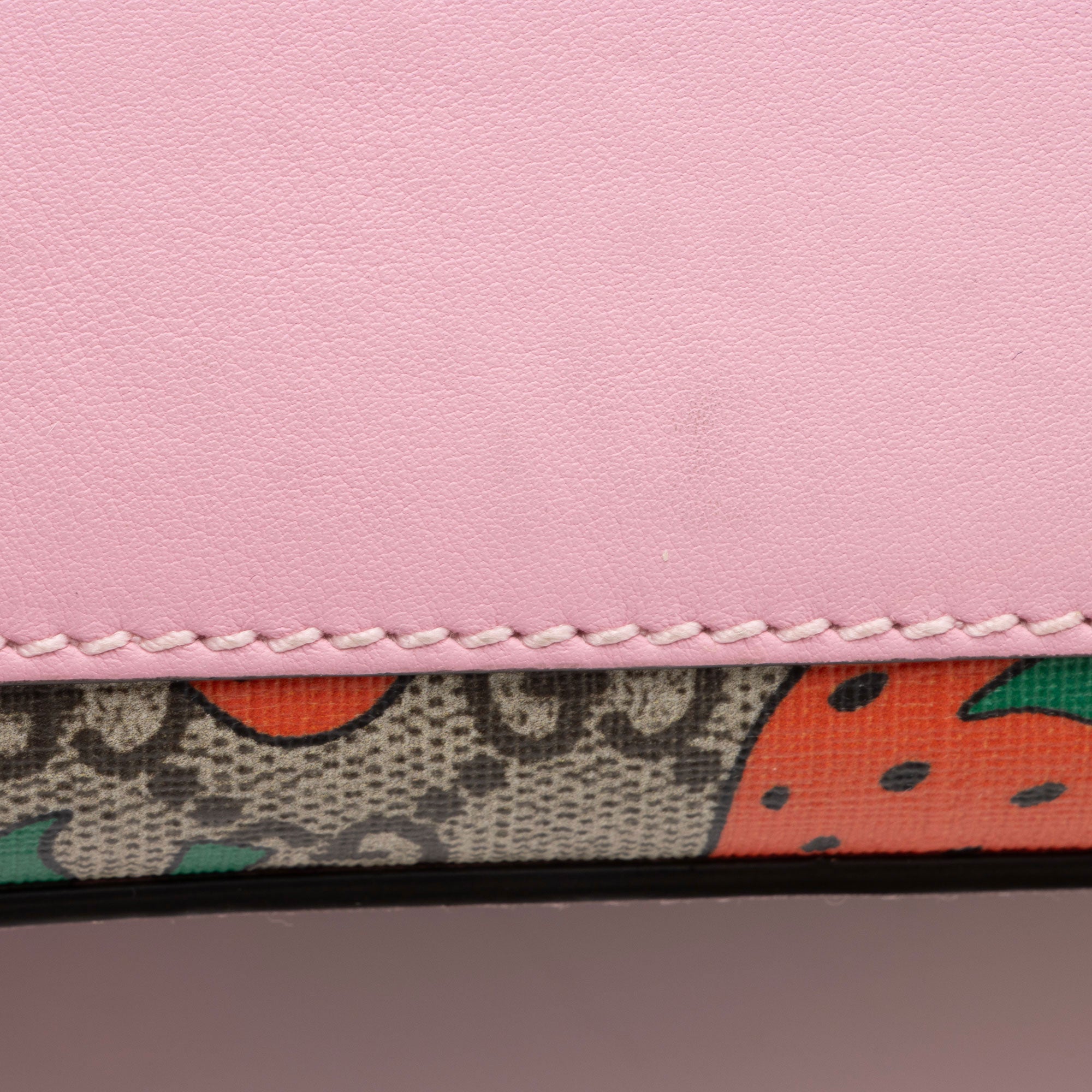 Gucci GG Supreme Strawberry Padlock Small Shoulder Bag (SHF-uX0Syw)