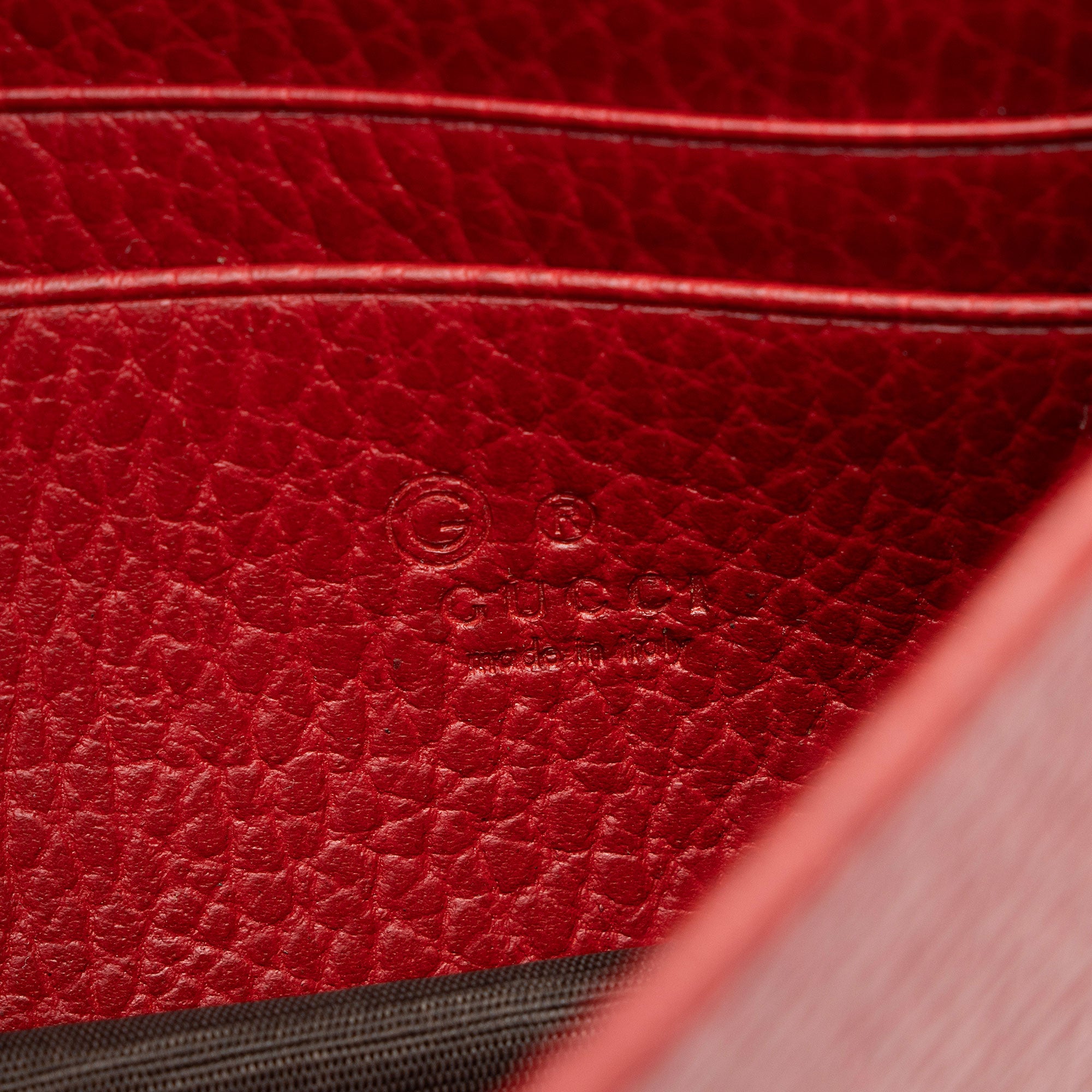 Gucci Grained Calfskin Interlocking G Chain Wallet