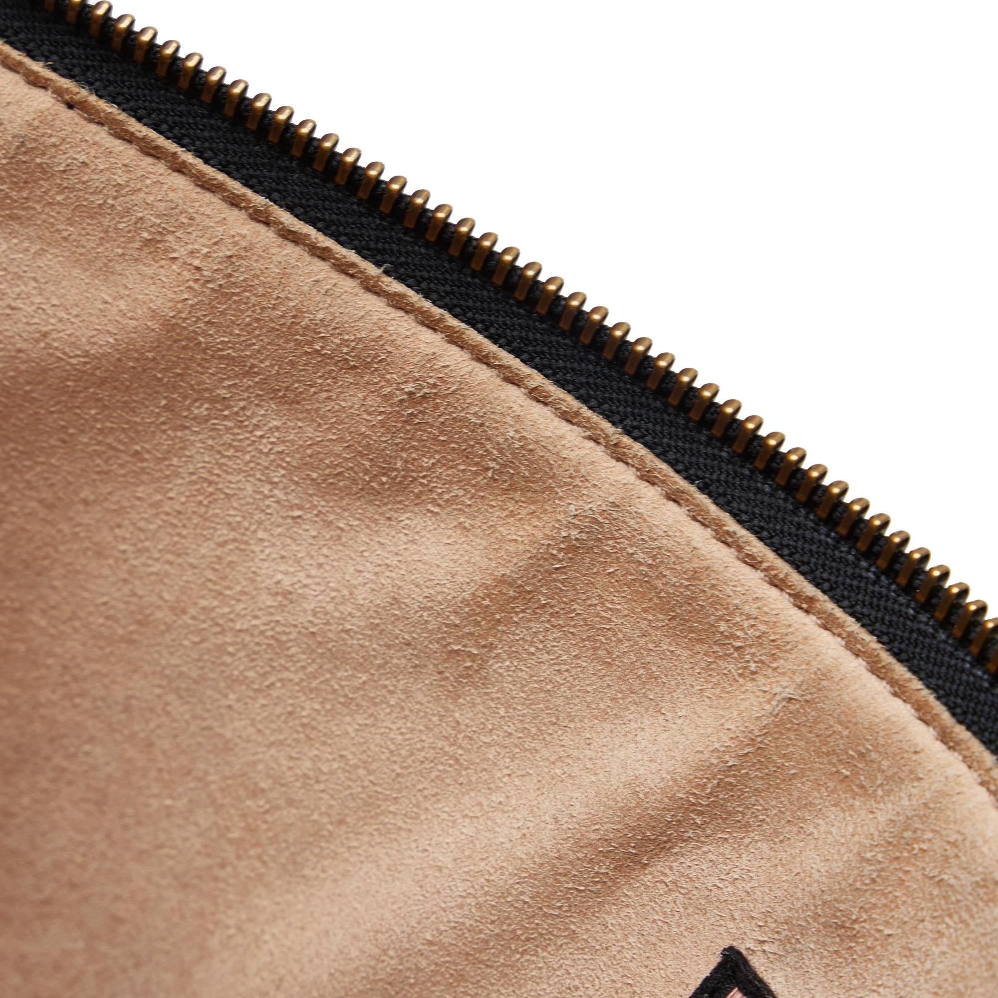 Gucci Gucci Ghost Life is Gucci Leather Clutch Bag (SHG-QPhnpZ)