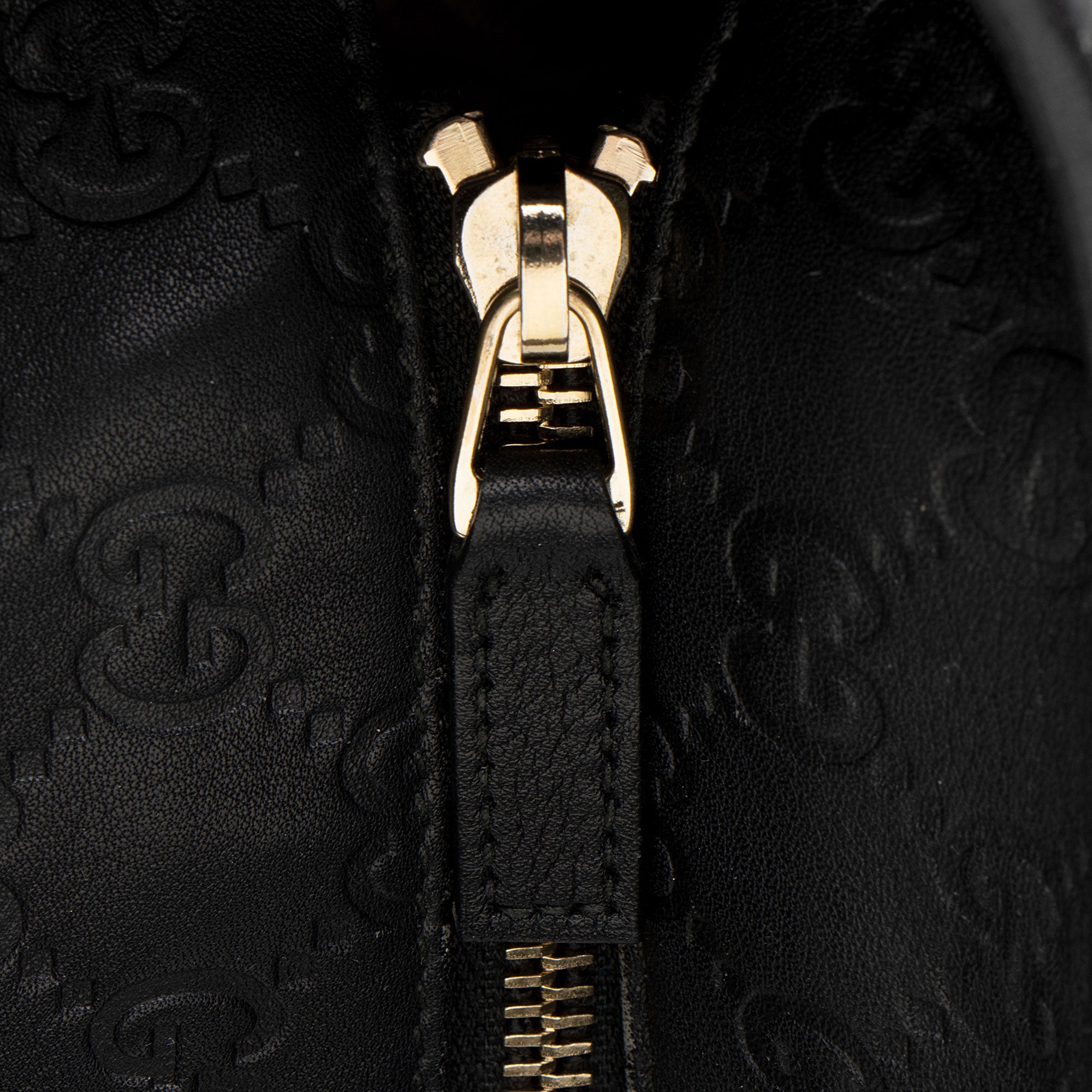 Gucci Guccissima Leather Classic Medium Zip Tote (SHF-CnrScb)