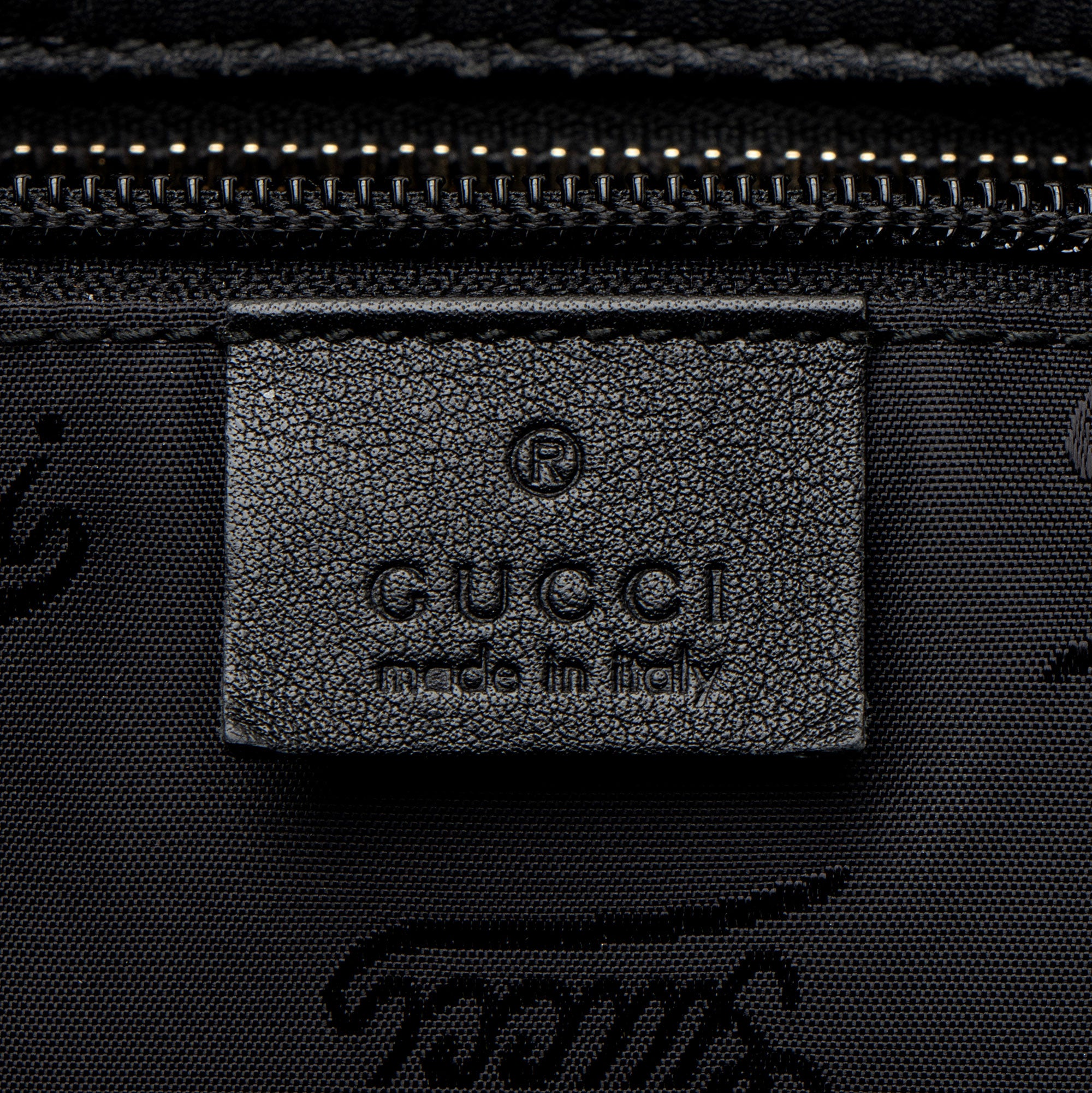 Gucci Guccissima Leather Classic Medium Zip Tote (SHF-CnrScb)