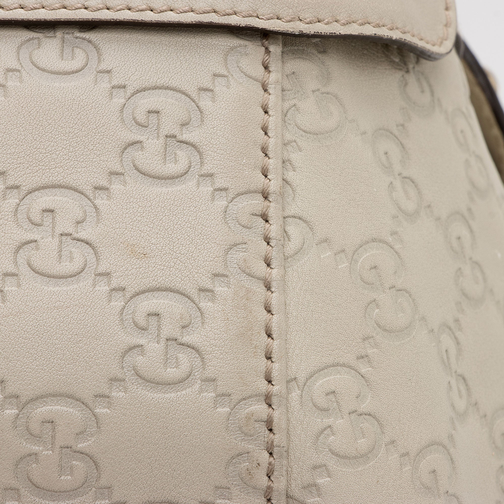 Gucci Guccissima Leather Pelham Small Shoulder Bag (SHF-qiecoD)