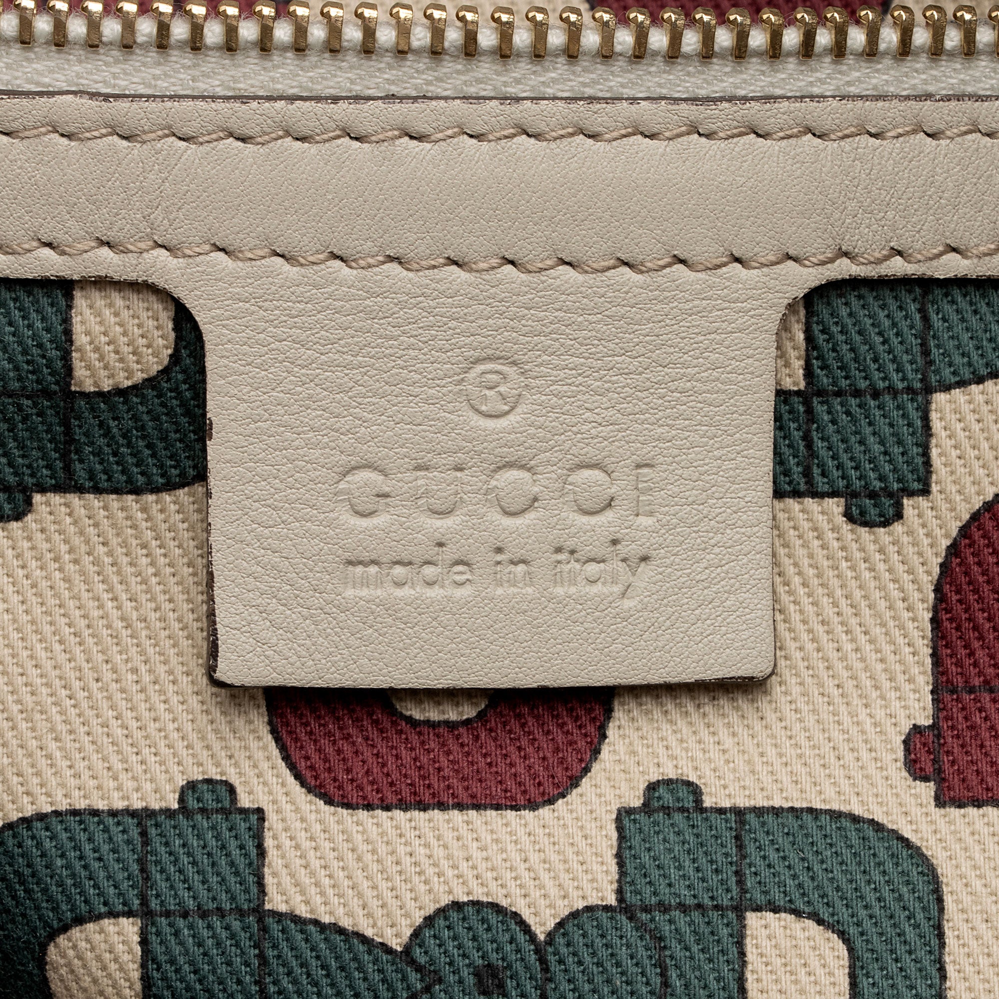 Gucci Guccissima Leather Pelham Small Shoulder Bag (SHF-qiecoD)
